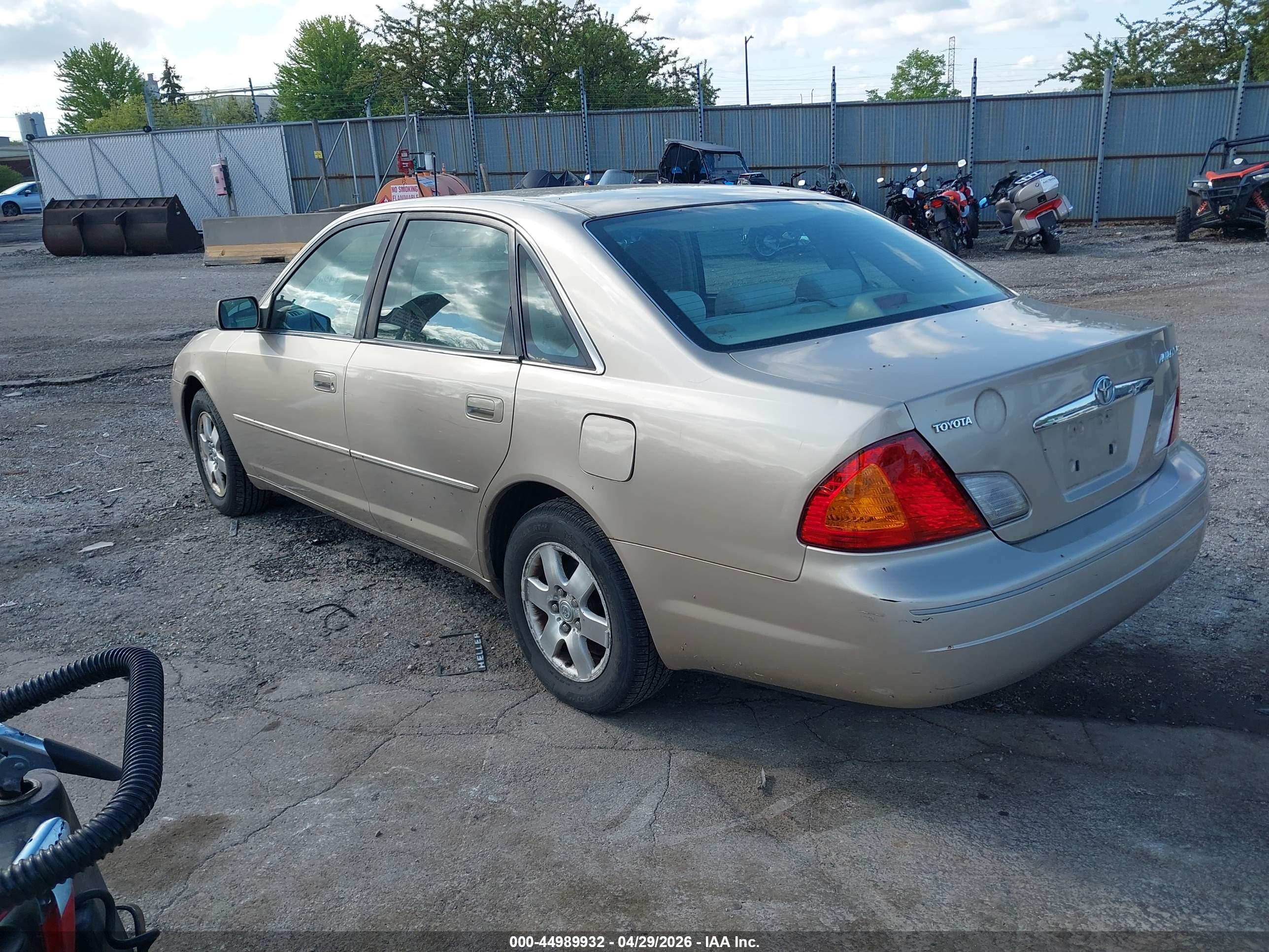 TOYOTA AVALON image 3