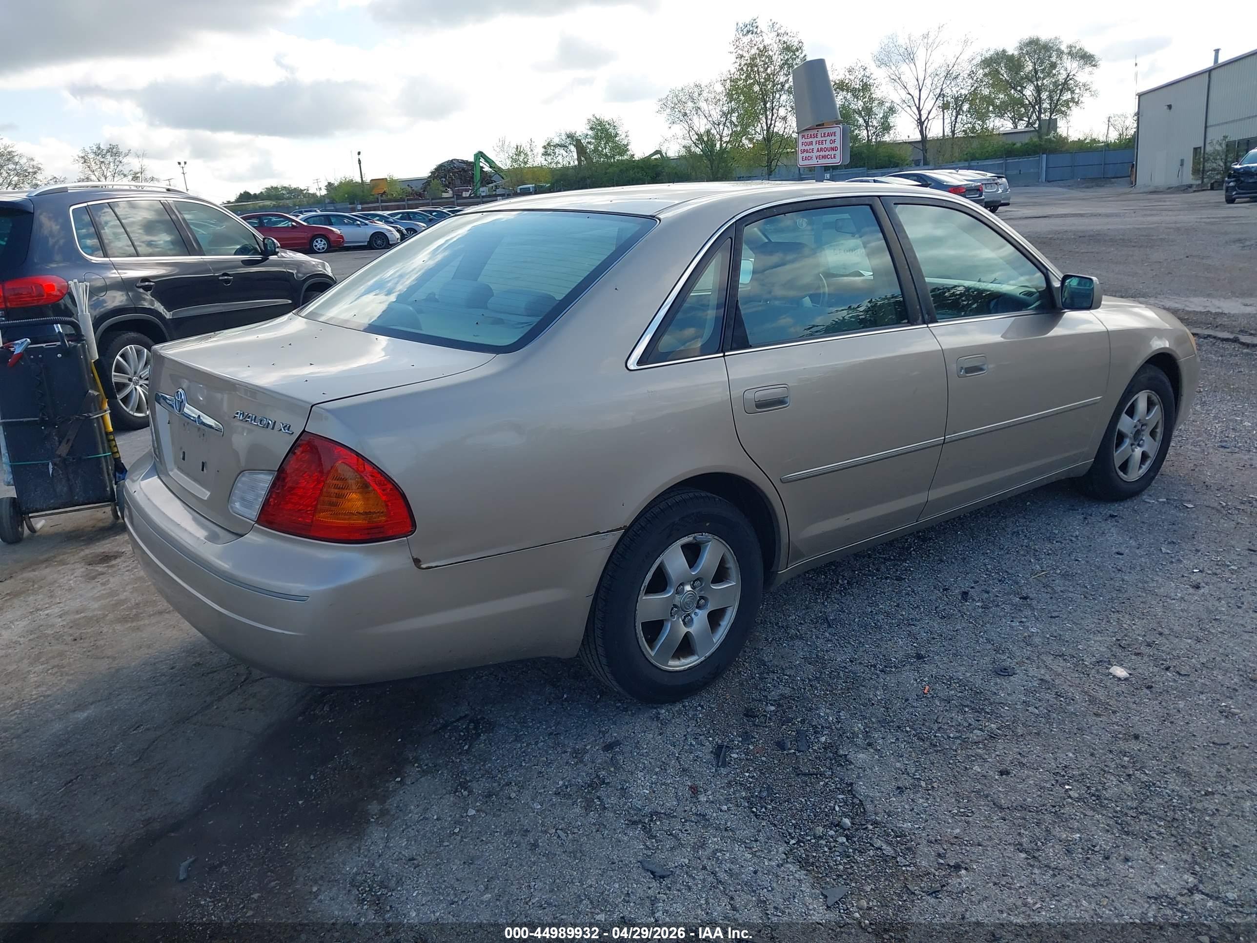 TOYOTA AVALON image 4
