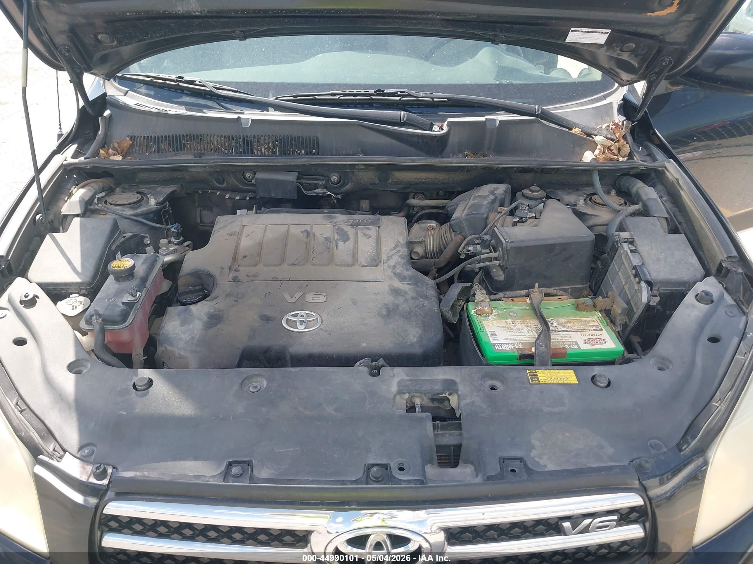 TOYOTA RAV4 image 10