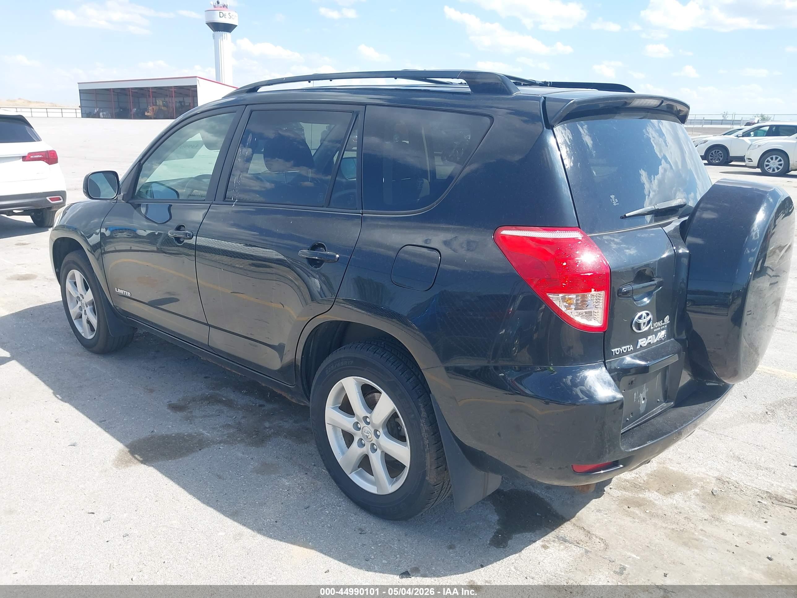 TOYOTA RAV4 image 3