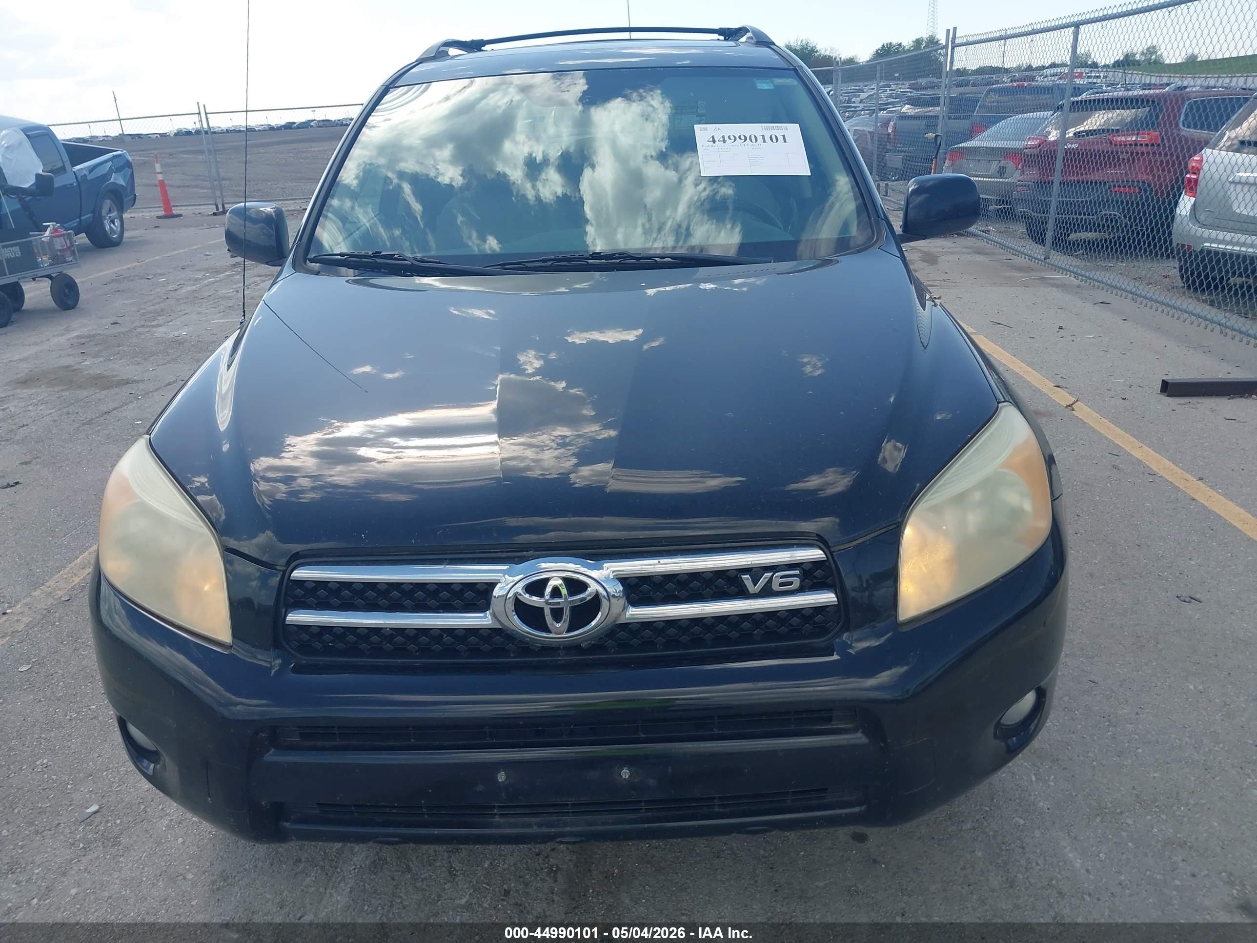 TOYOTA RAV4 image 6
