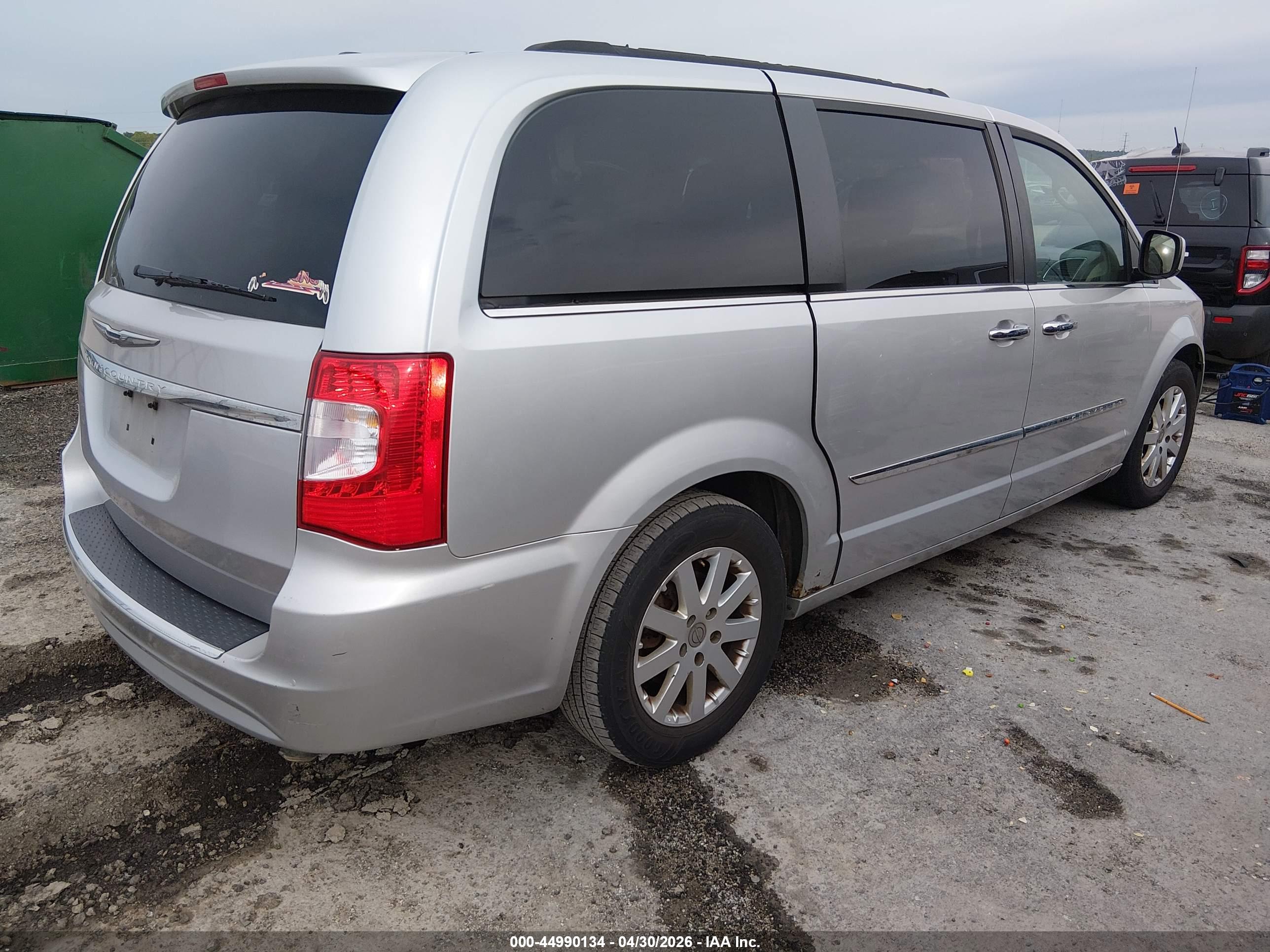 CHRYSLER TOWN image 4