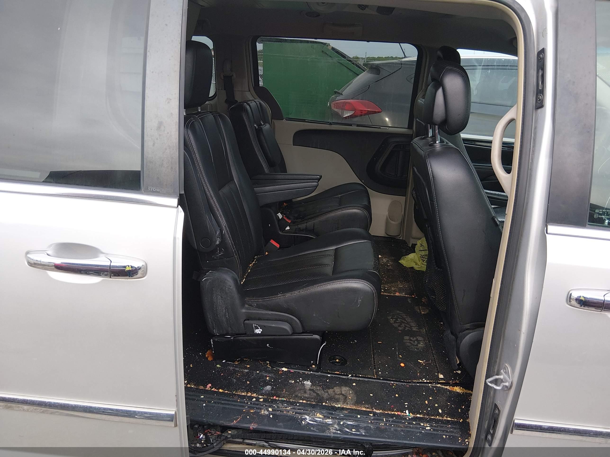 CHRYSLER TOWN image 8
