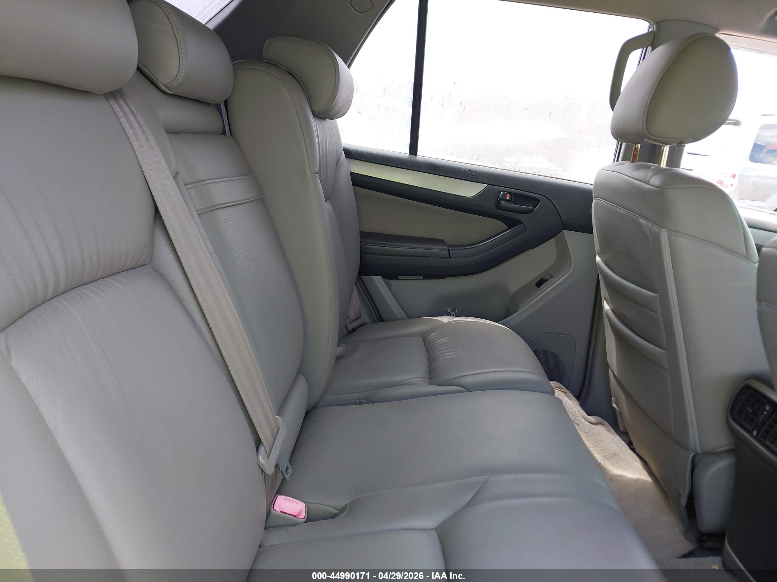 TOYOTA 4RUNNER image 8