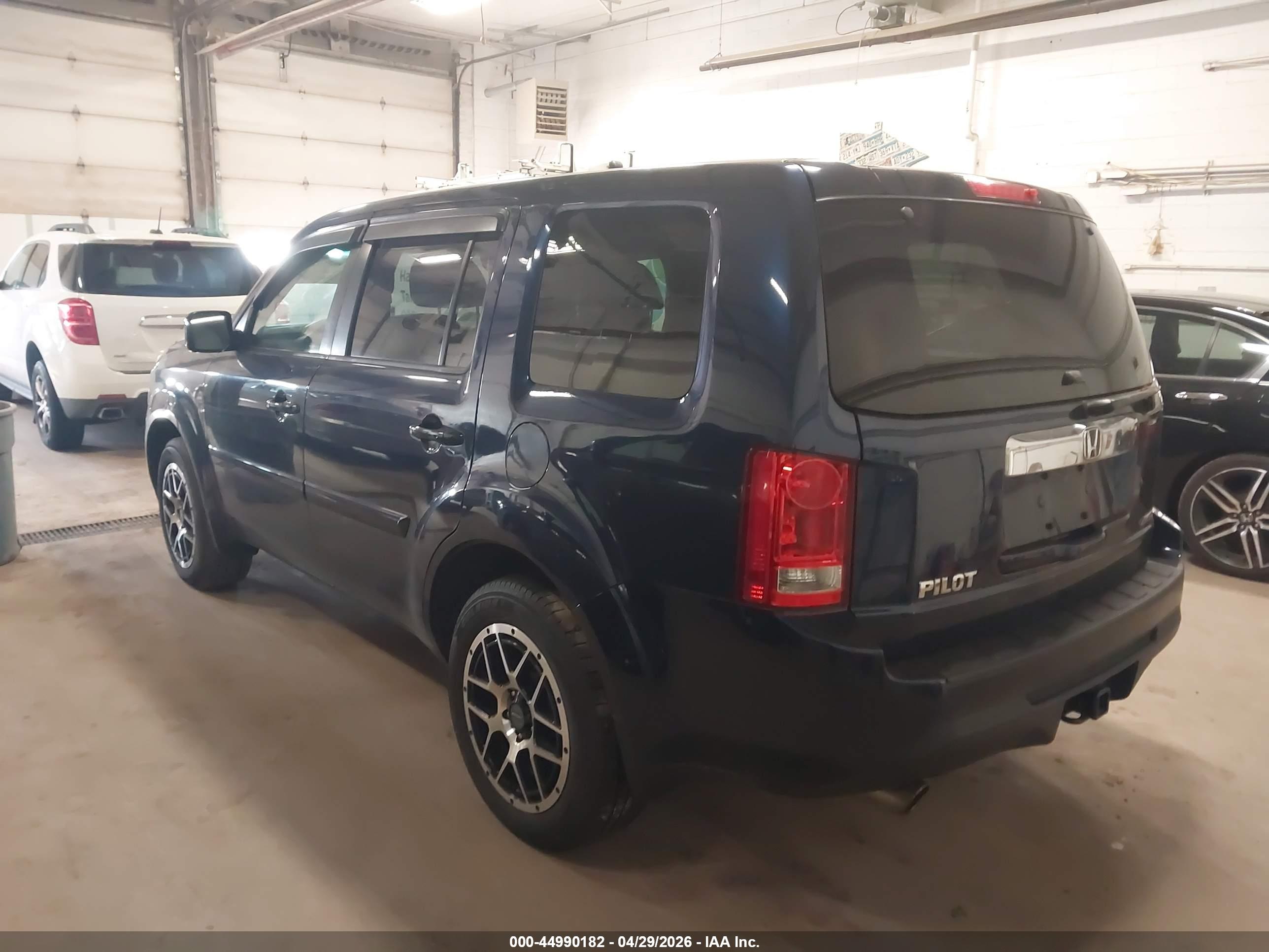HONDA PILOT image 3