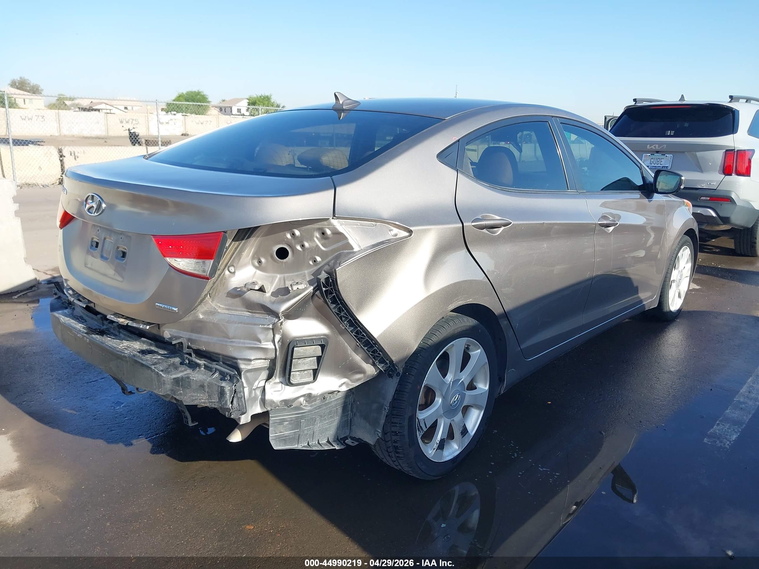 HYUNDAI ELANTRA image 4