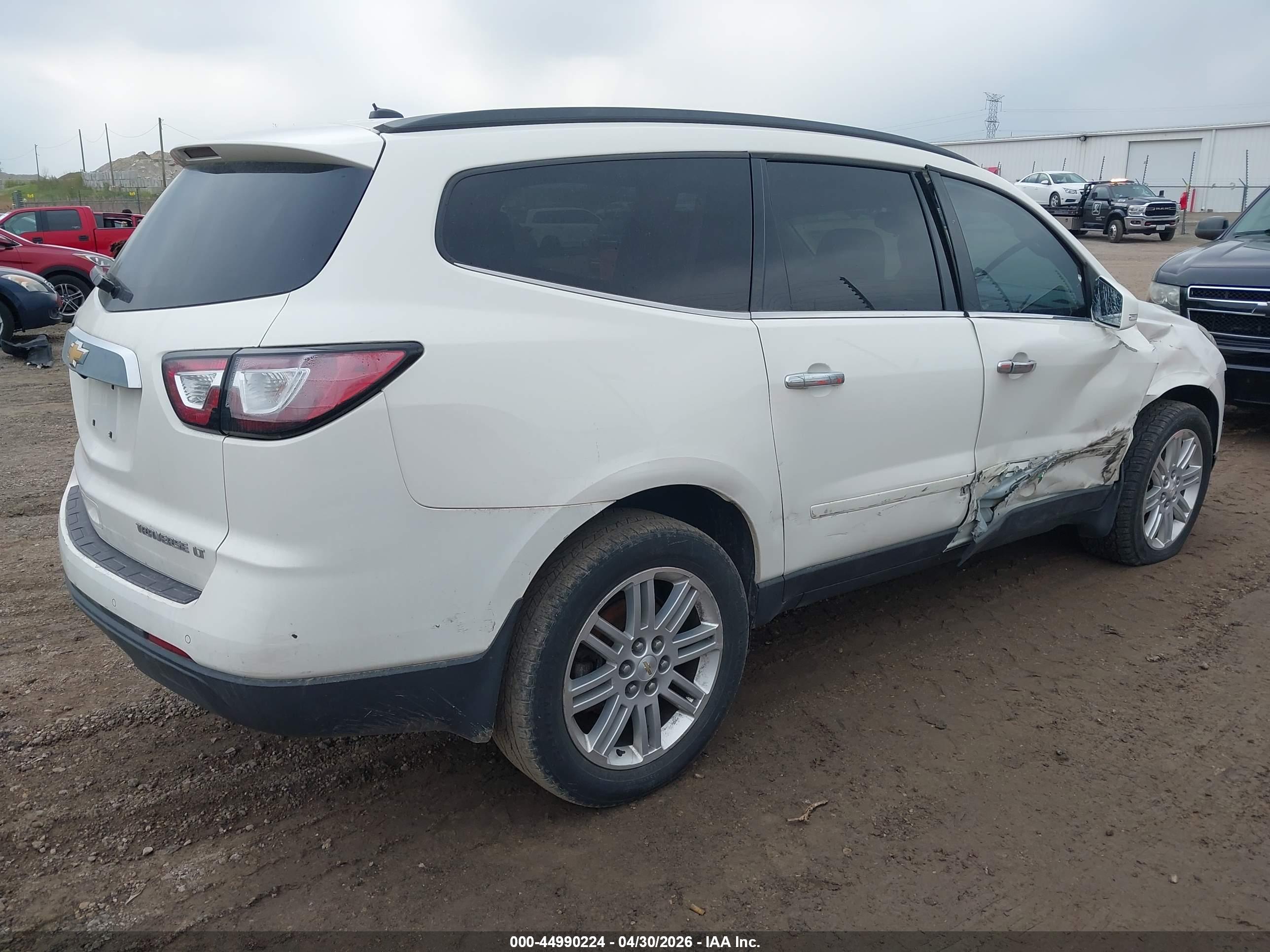 CHEVROLET TRAVERSE image 4