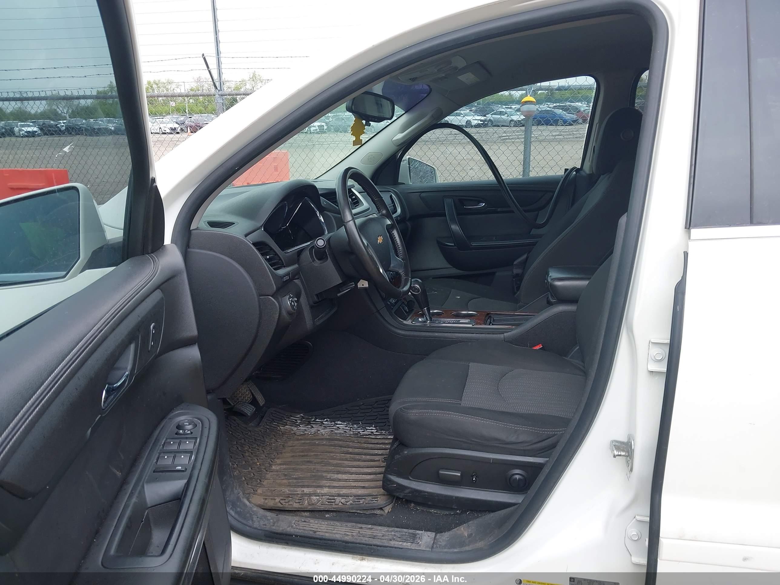 CHEVROLET TRAVERSE image 5