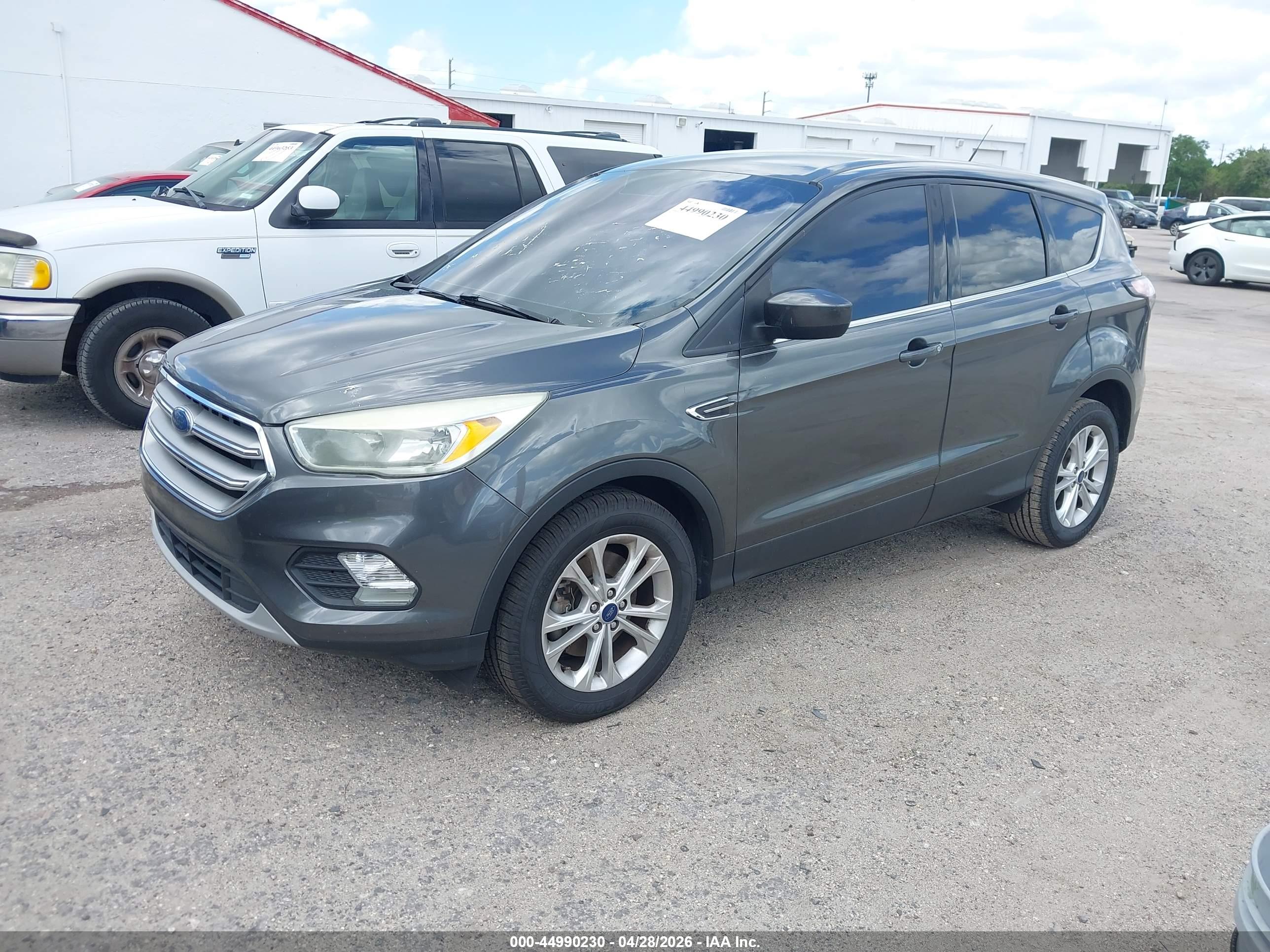 FORD ESCAPE image 2