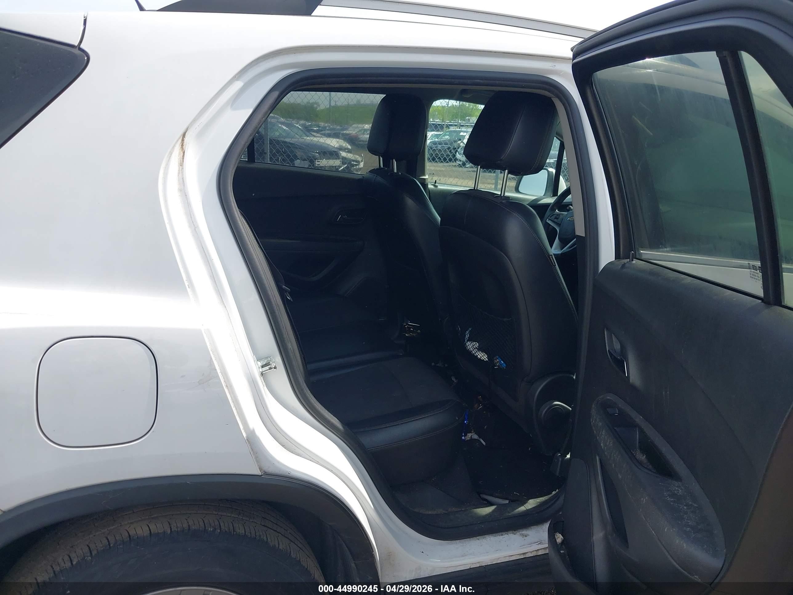 CHEVROLET TRAX image 8