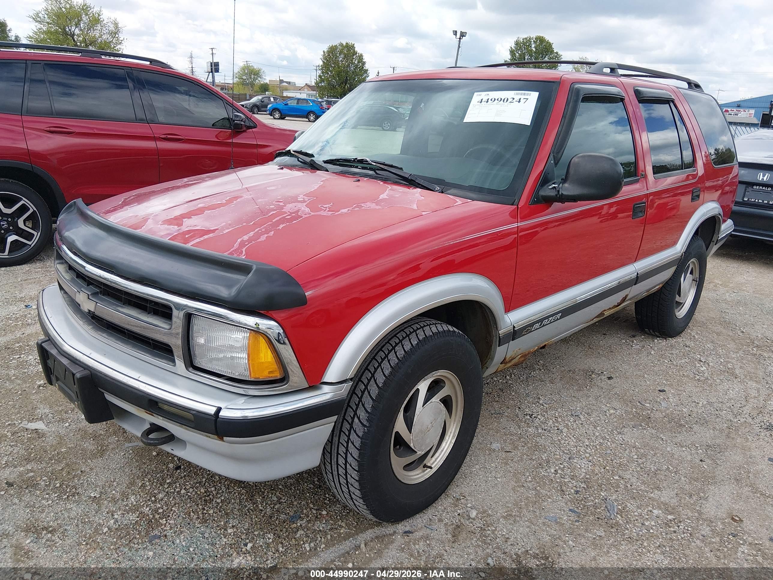 CHEVROLET BLAZER image 2