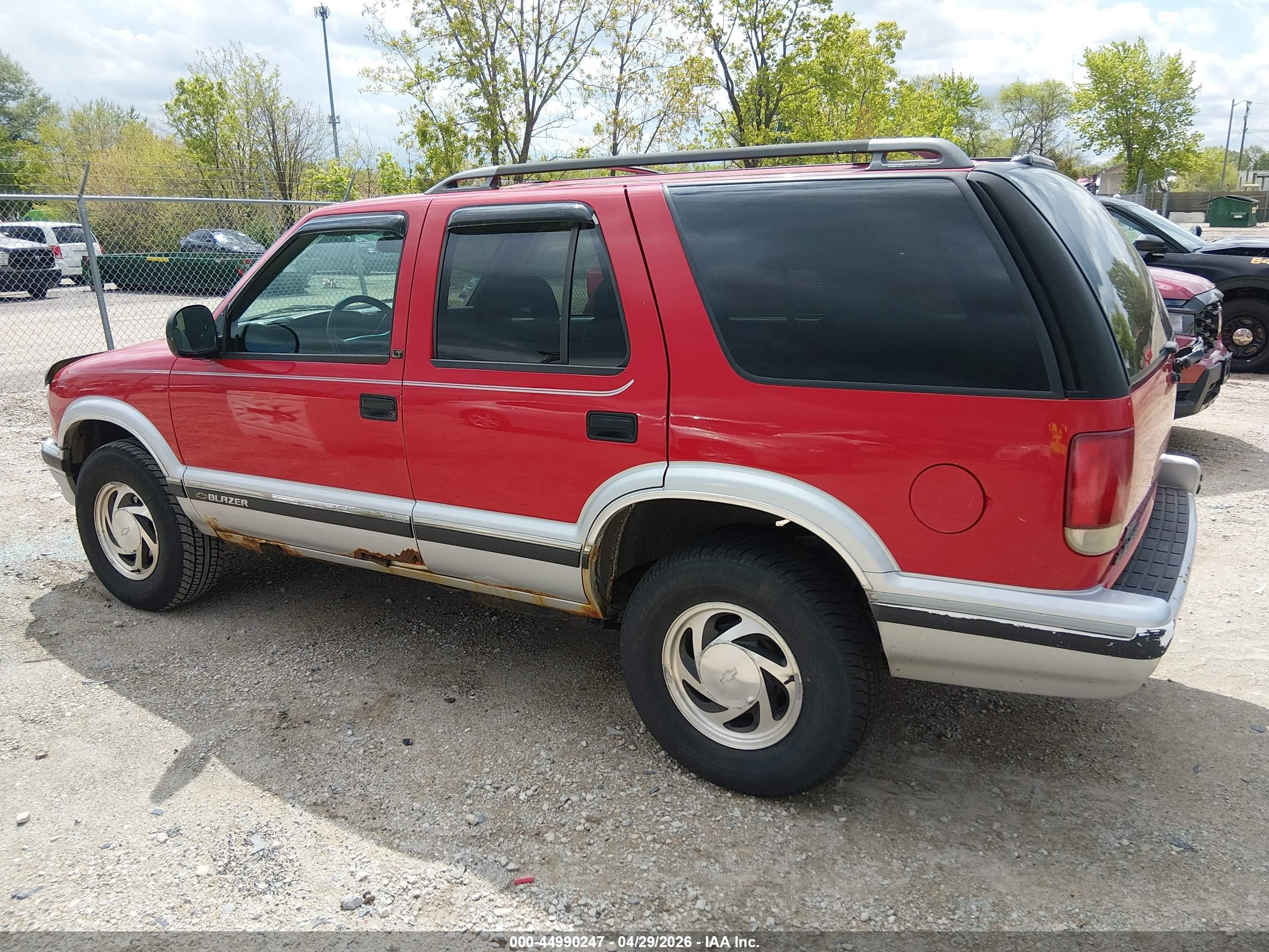 CHEVROLET BLAZER image 3