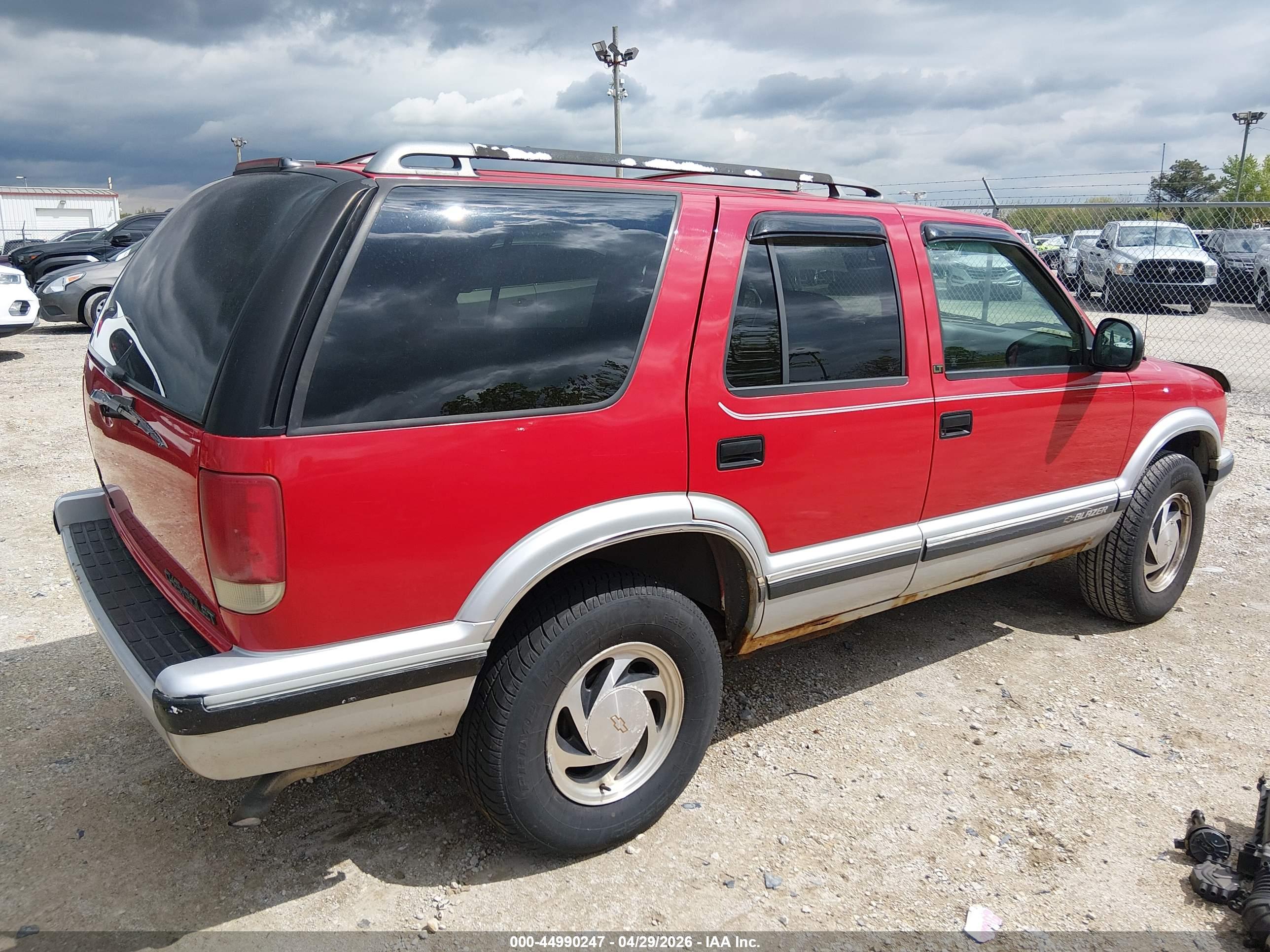 CHEVROLET BLAZER image 4