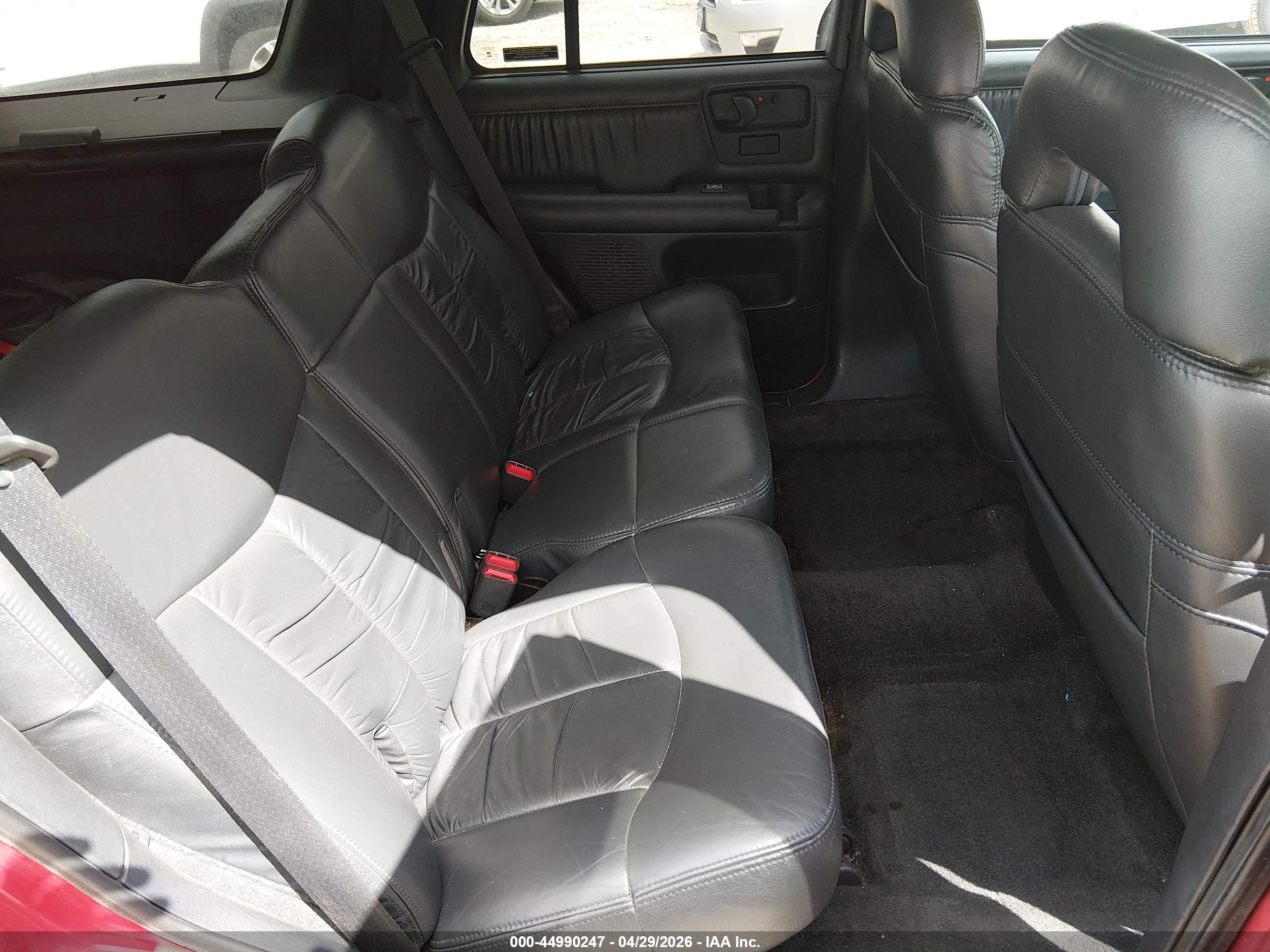 CHEVROLET BLAZER image 8