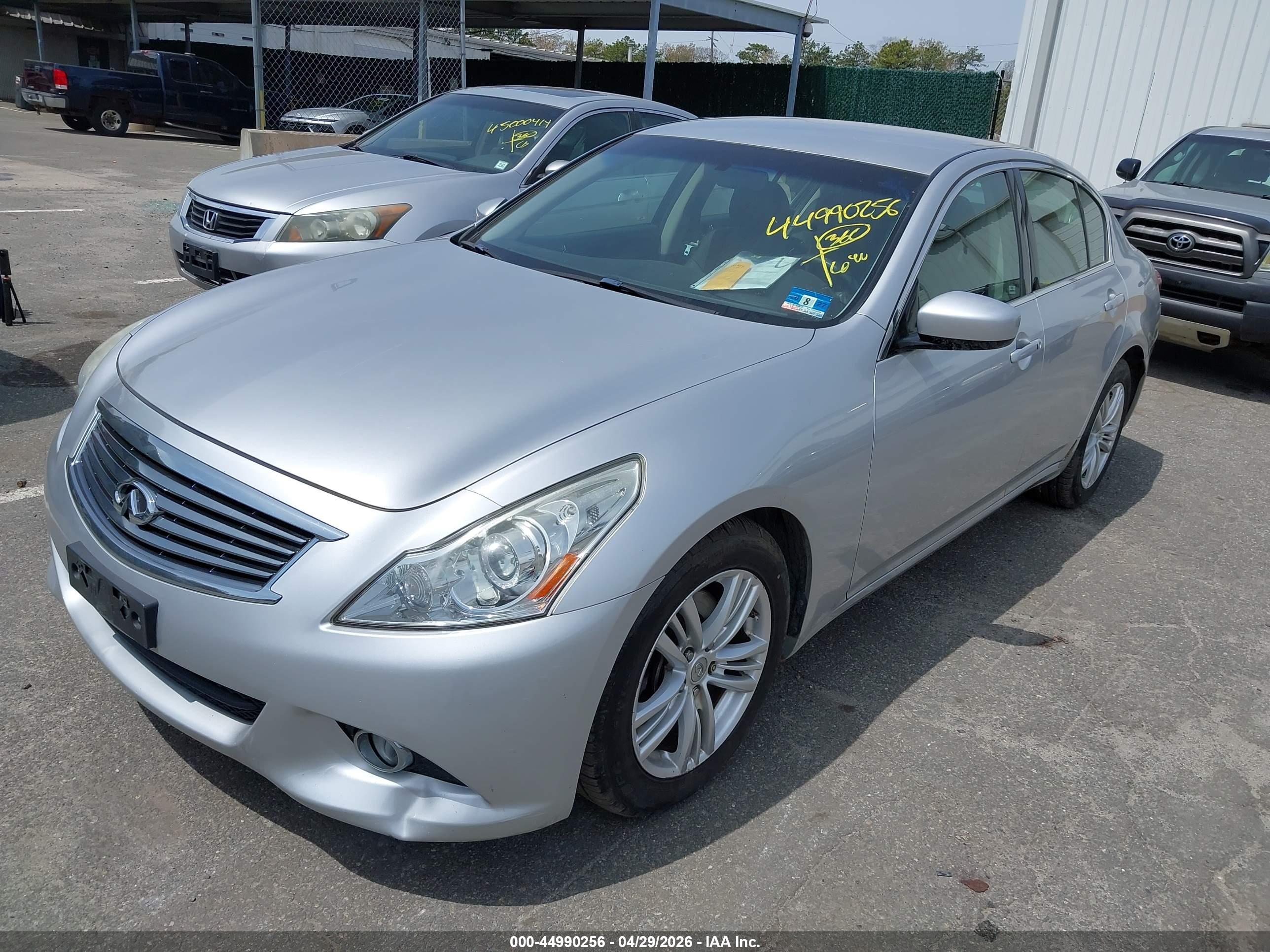 INFINITI G37 image 2
