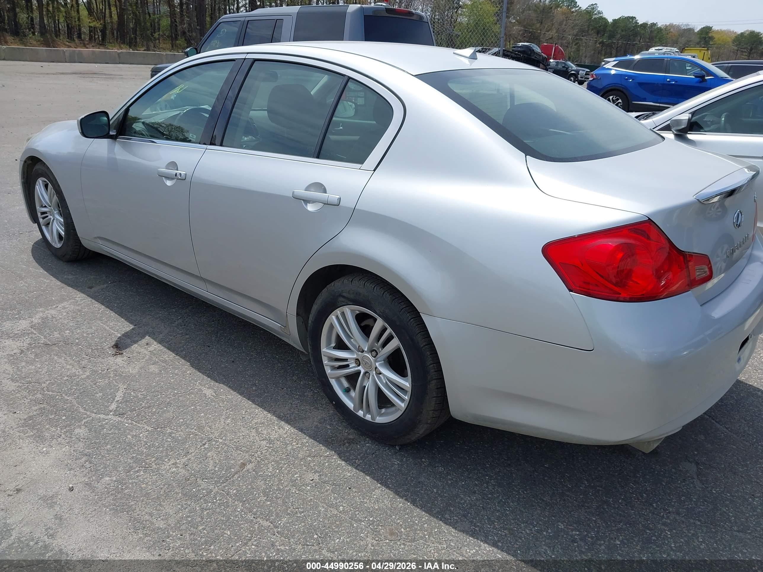 INFINITI G37 image 3