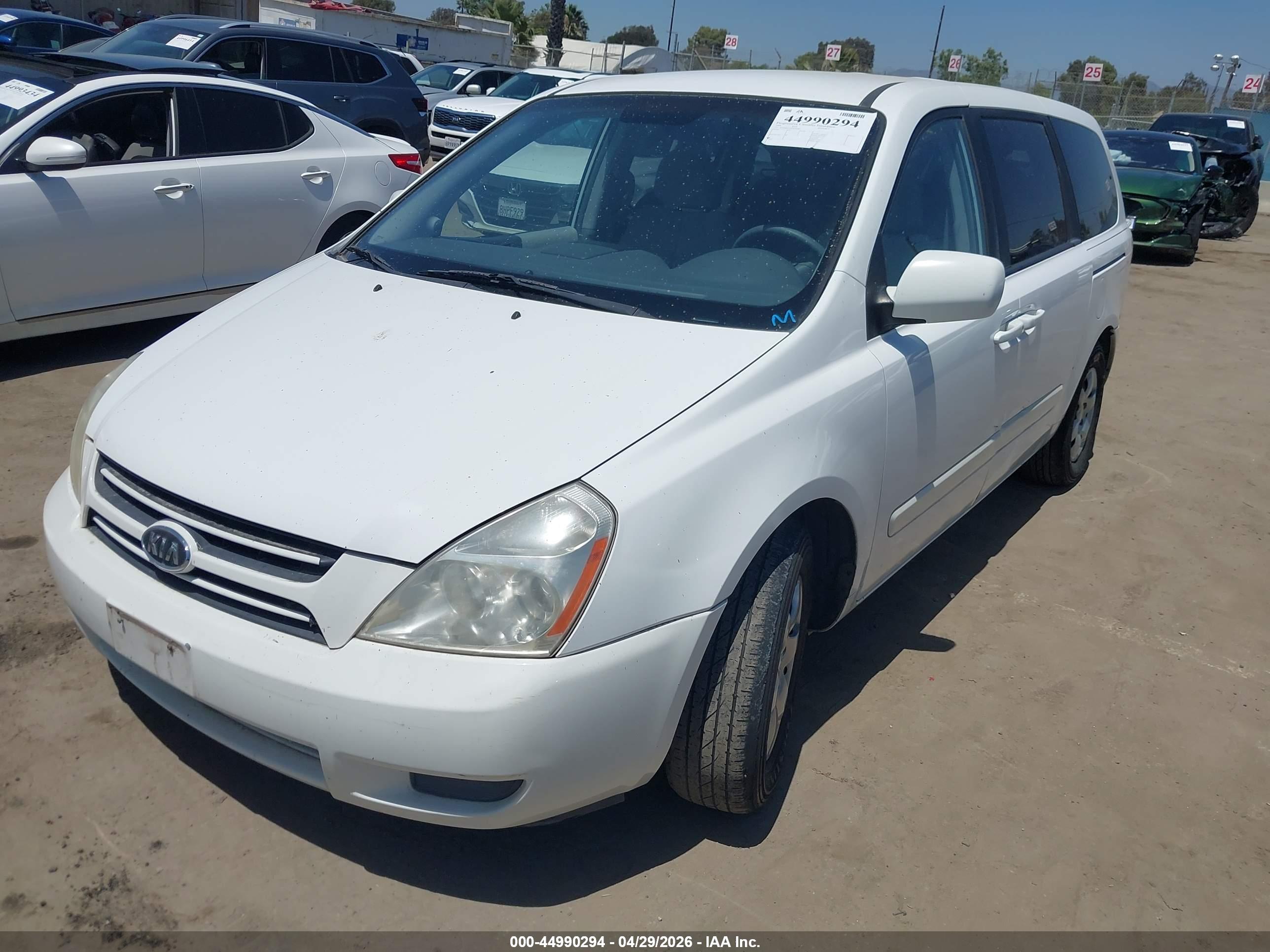 KIA SEDONA image 2