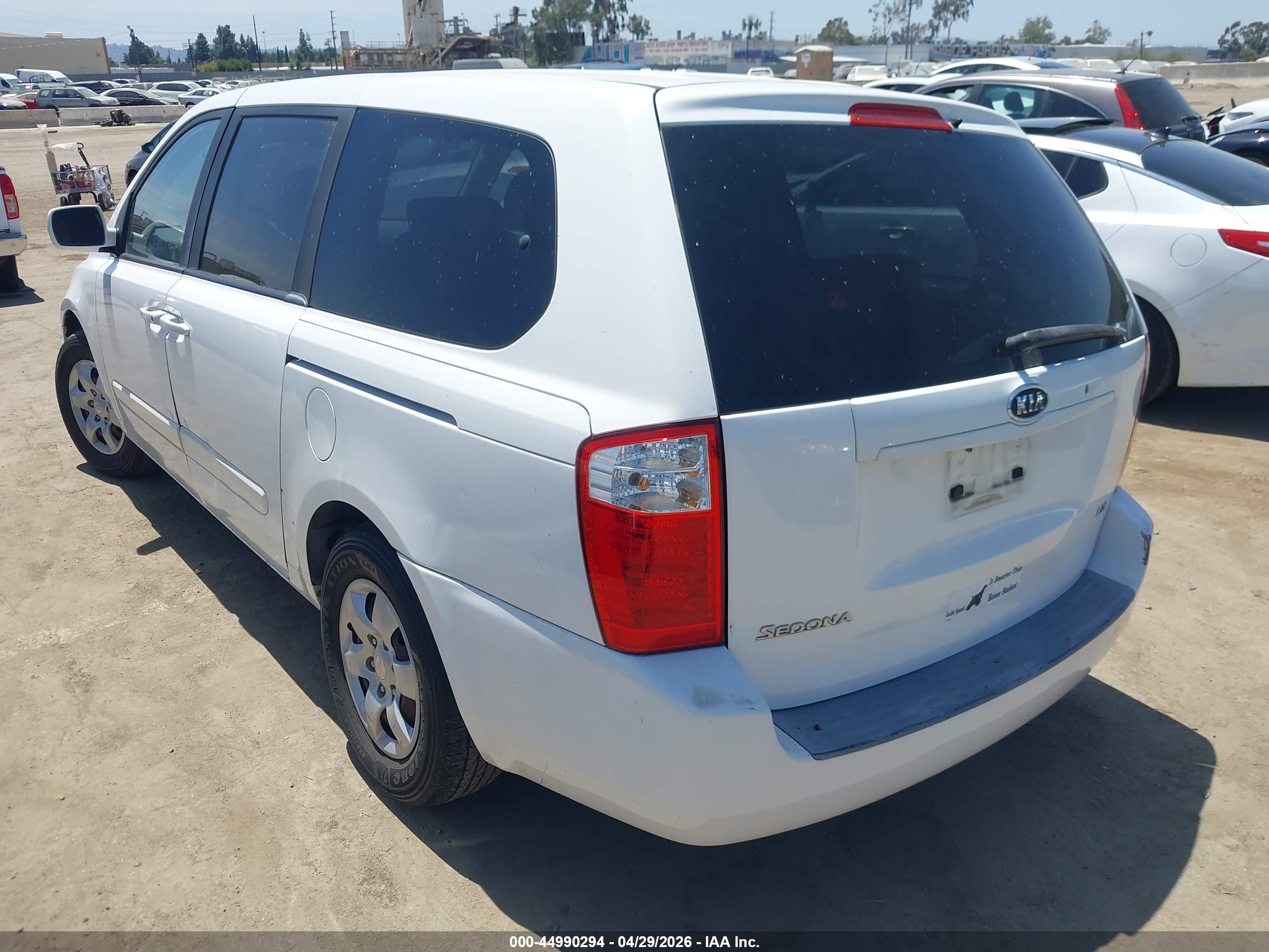 KIA SEDONA image 3