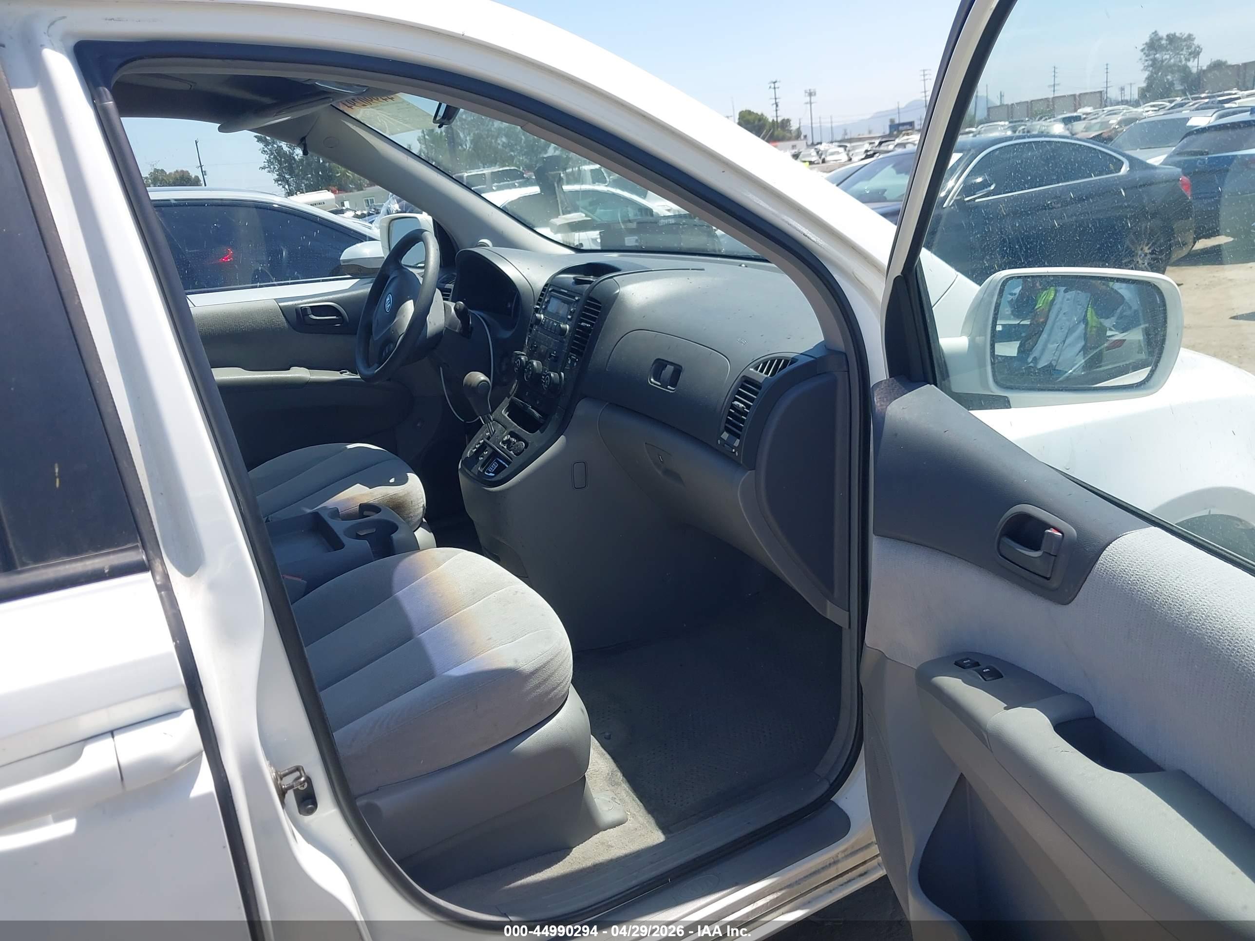 KIA SEDONA image 5