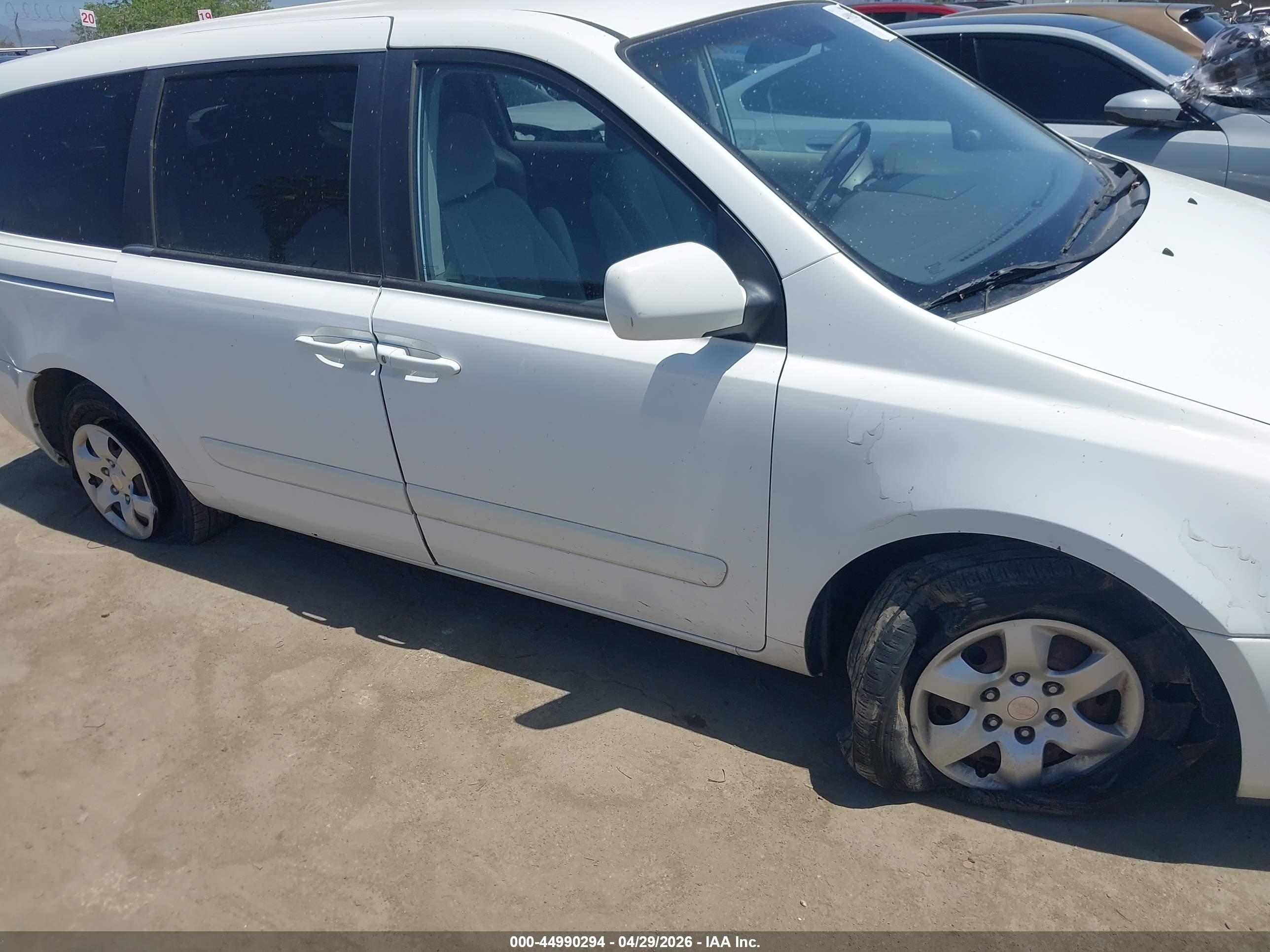 KIA SEDONA image 6