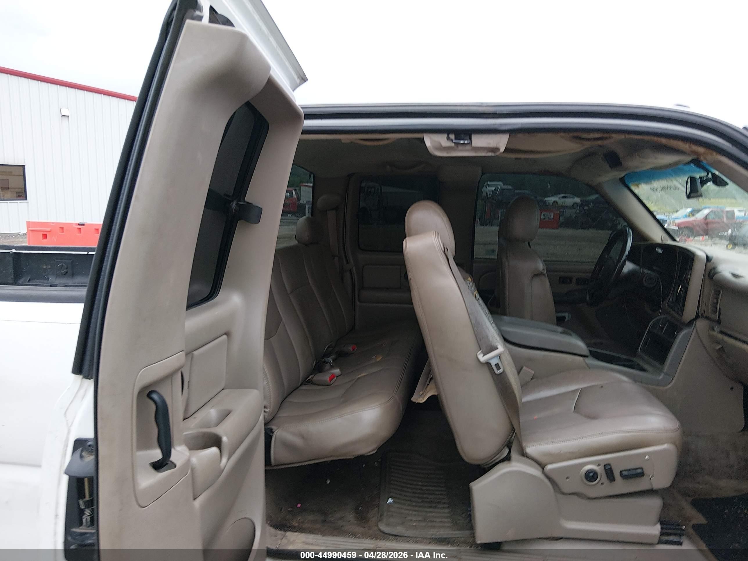 CHEVROLET SILVERADO image 8