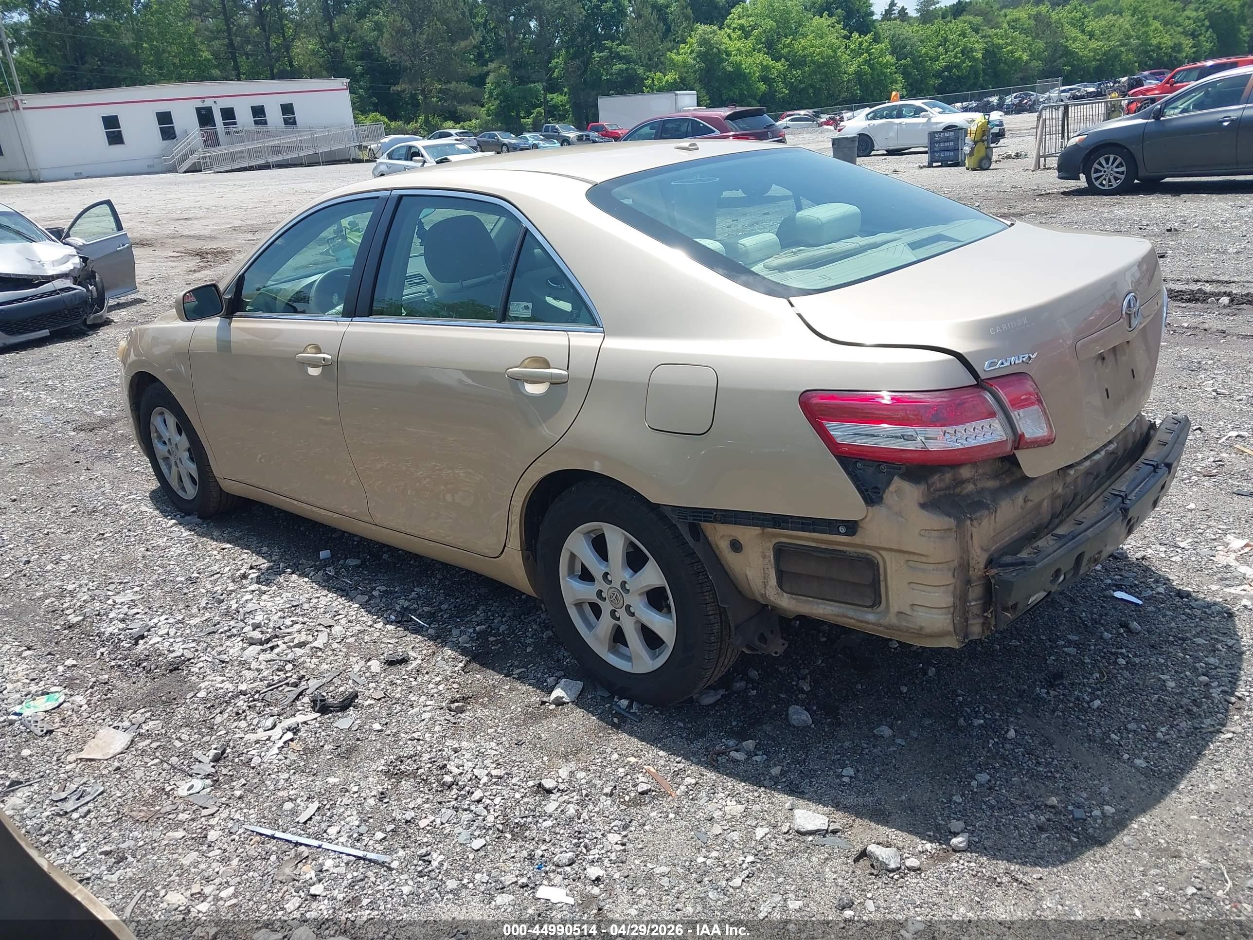 TOYOTA CAMRY image 3