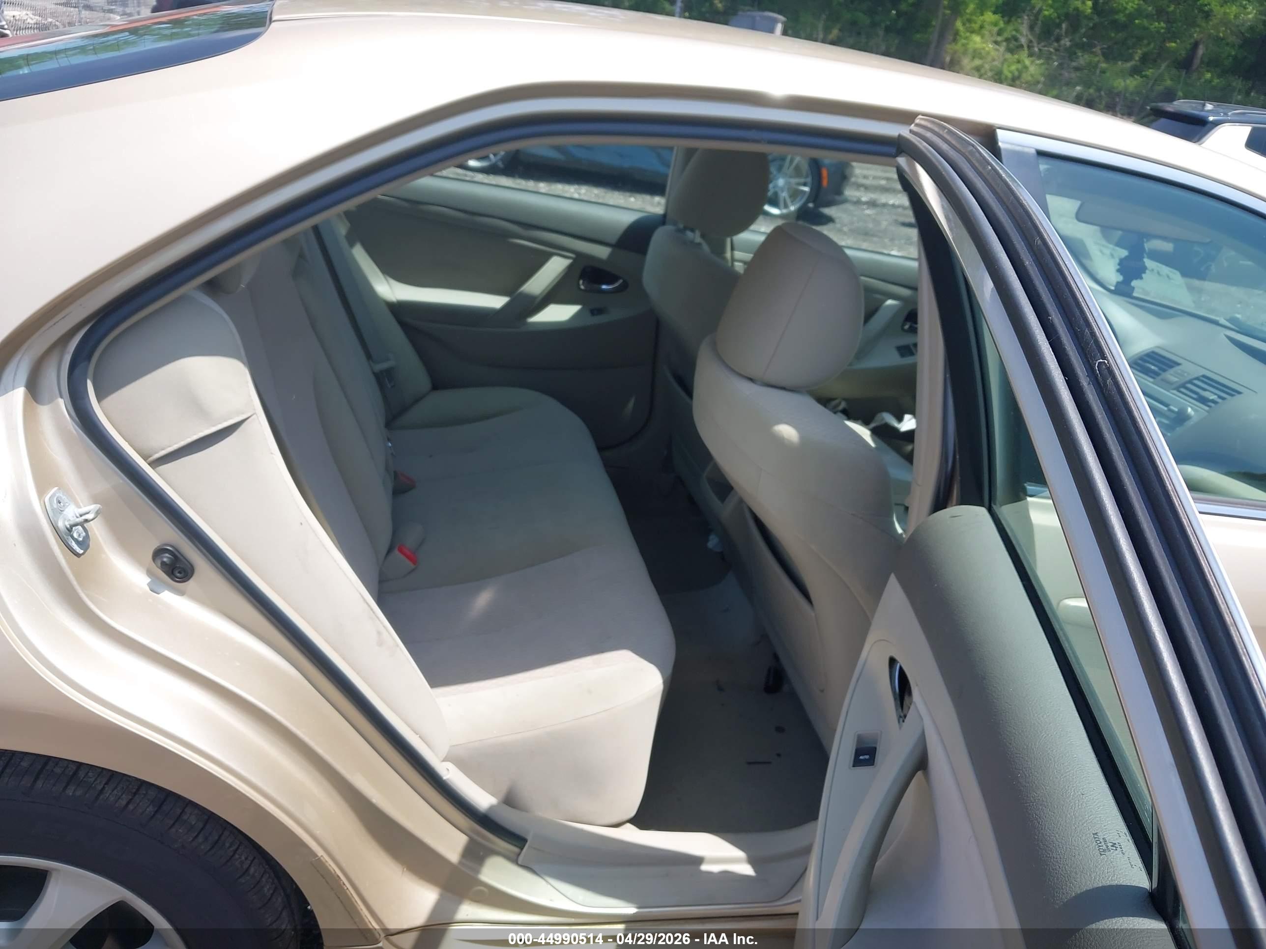 TOYOTA CAMRY image 8
