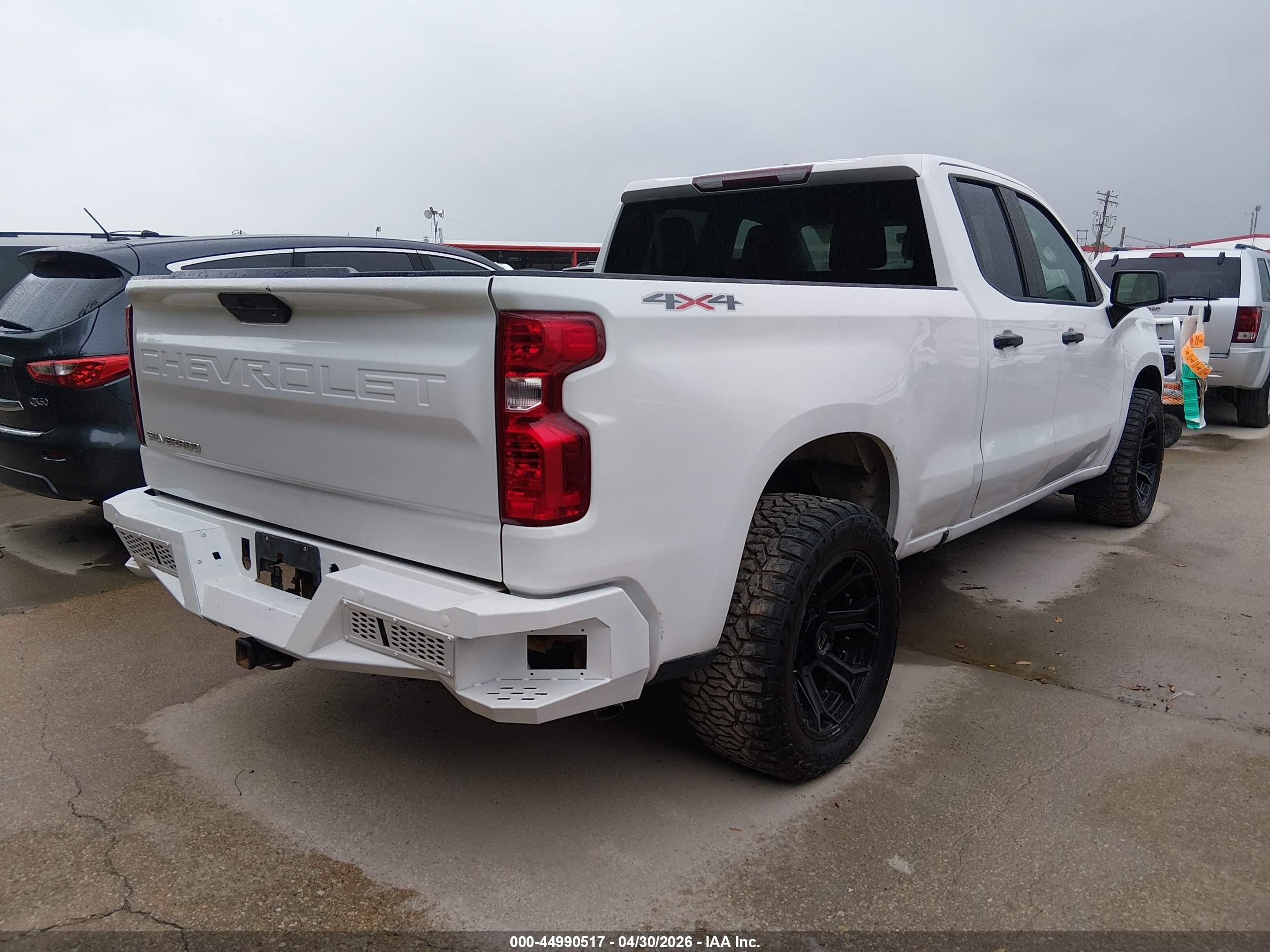 CHEVROLET SILVERADO image 4