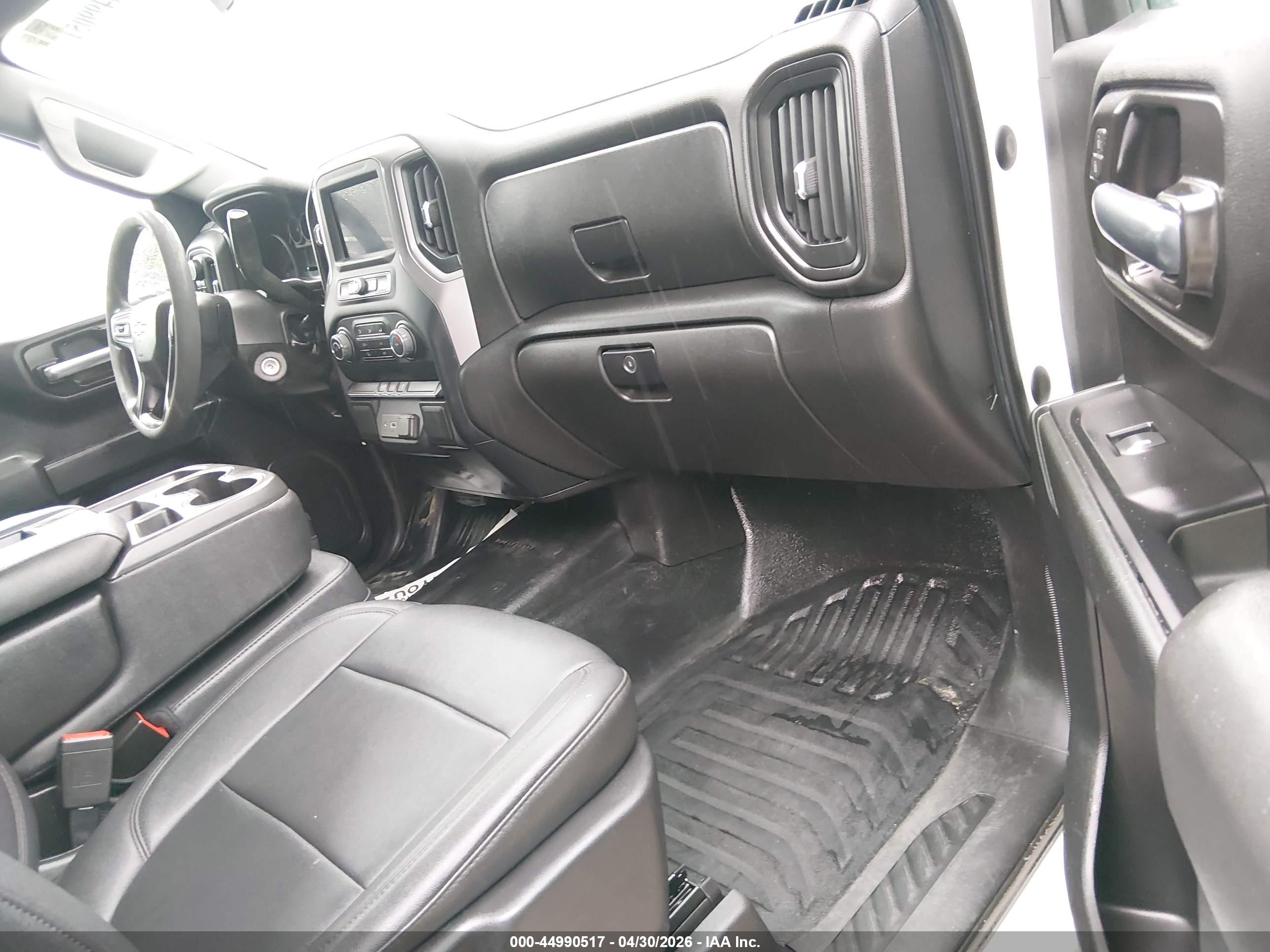 CHEVROLET SILVERADO image 5