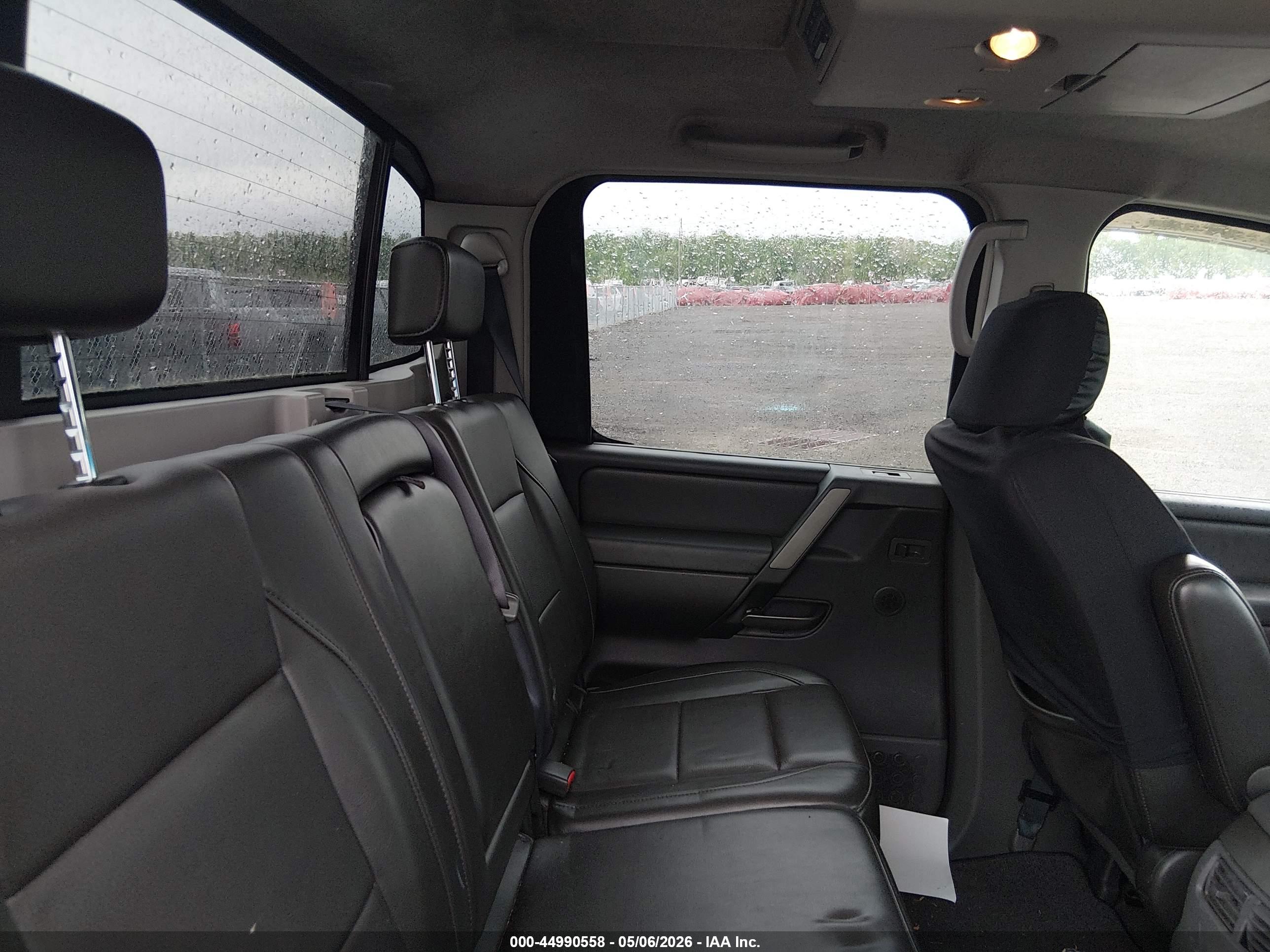 NISSAN TITAN image 8