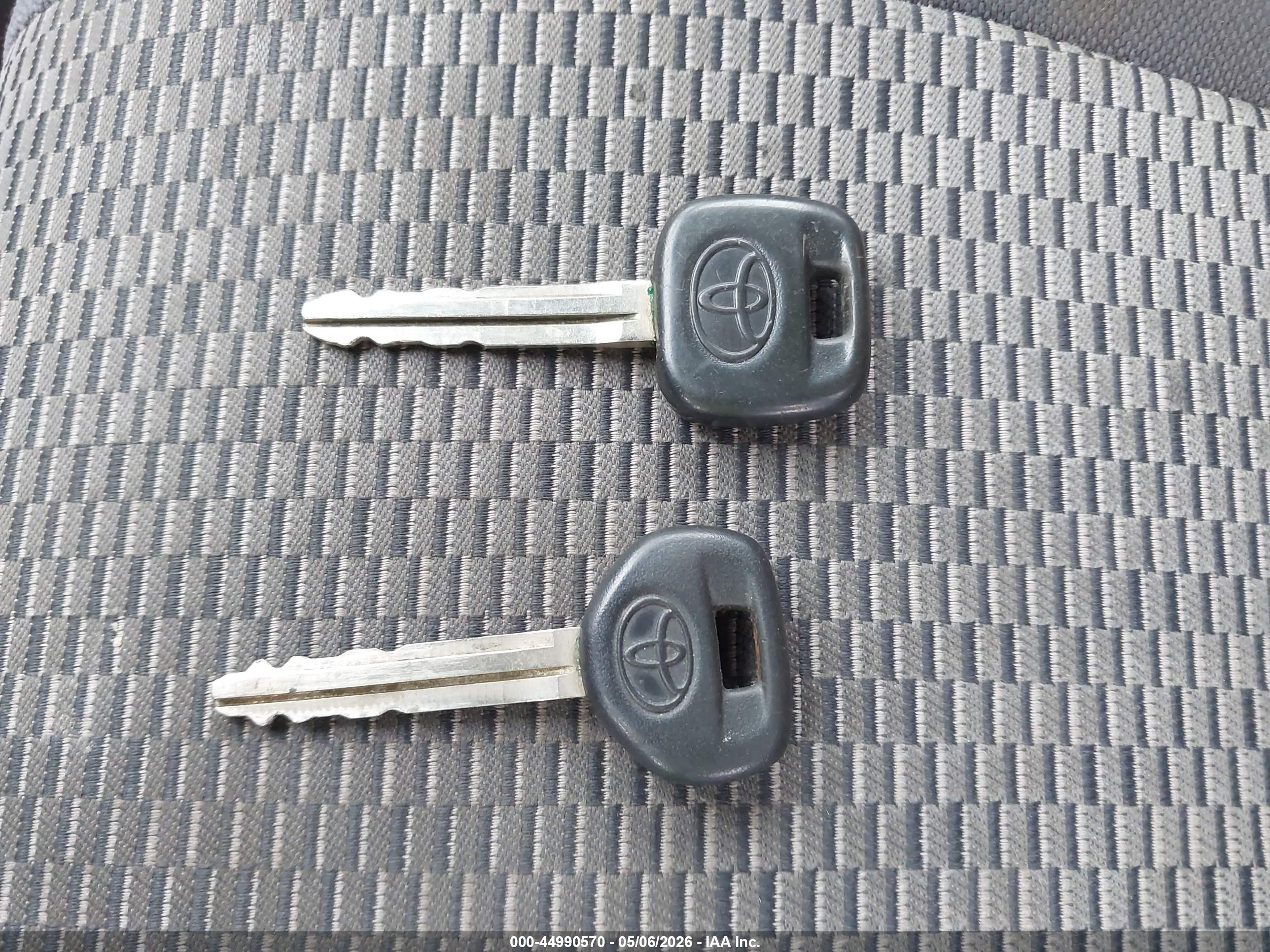 TOYOTA RAV4 image 11