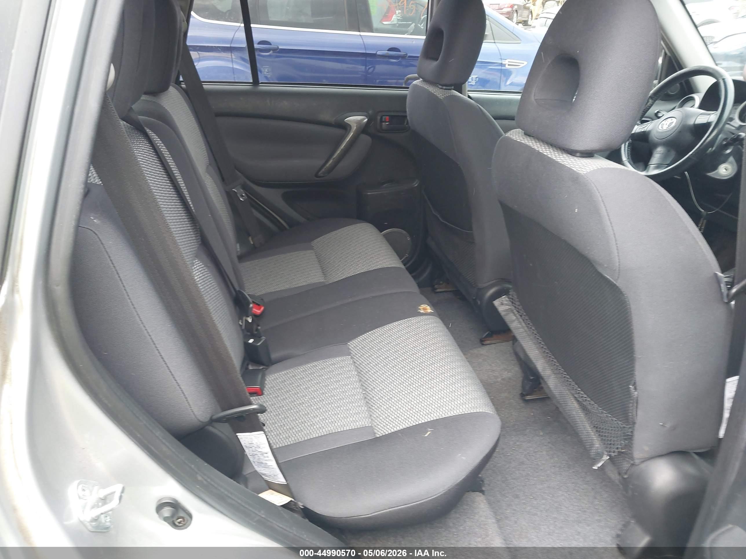 TOYOTA RAV4 image 8