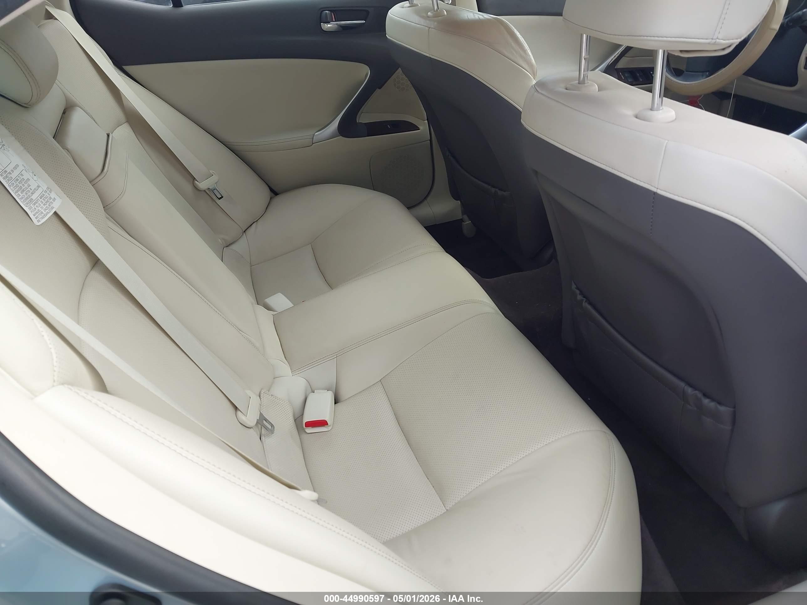 LEXUS IS image 8