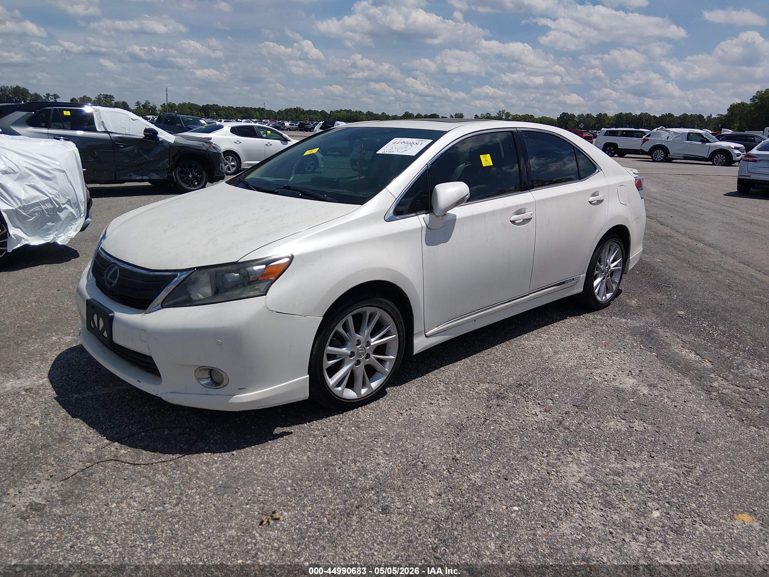 LEXUS HS image 2