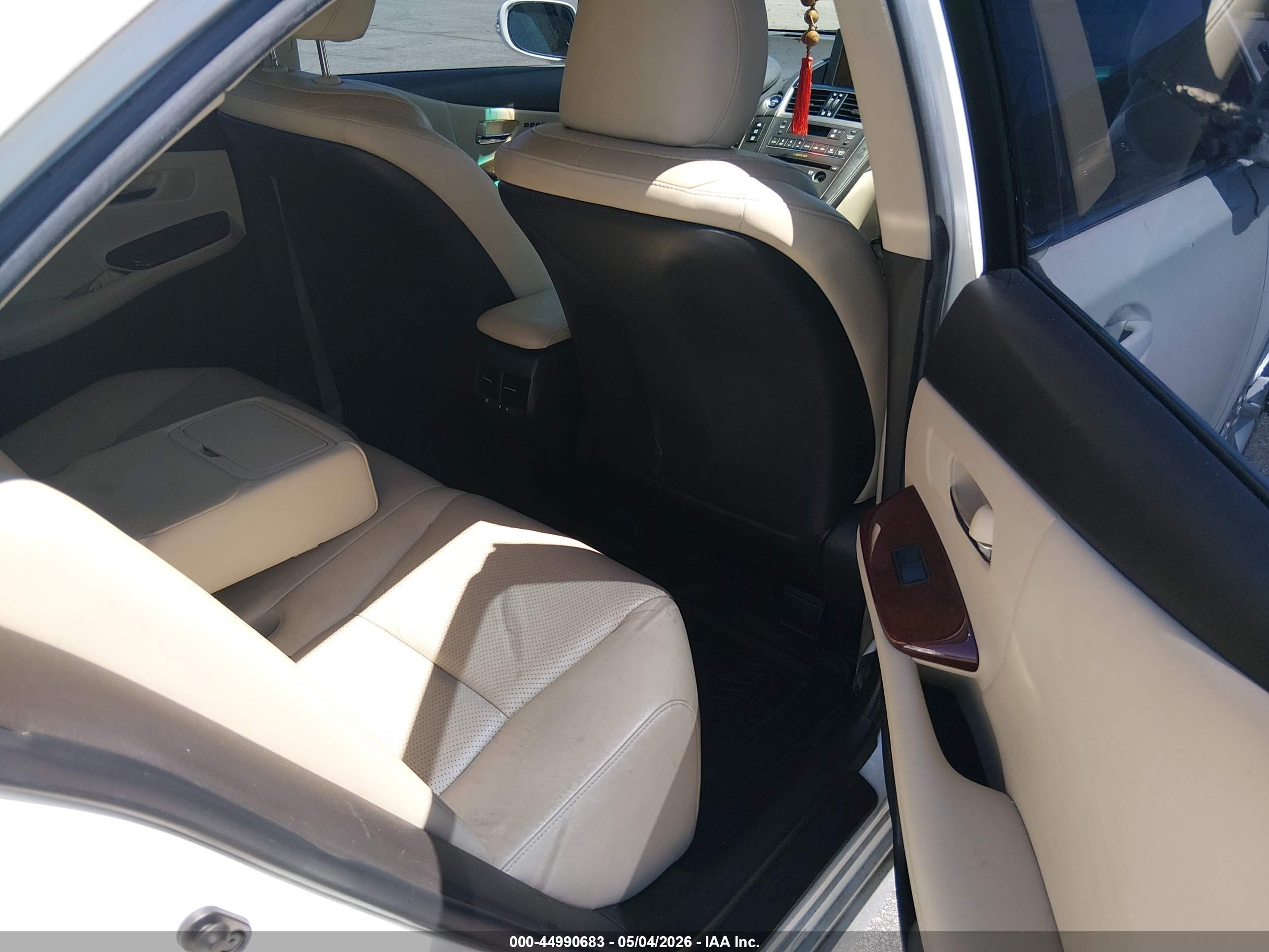 LEXUS HS image 8