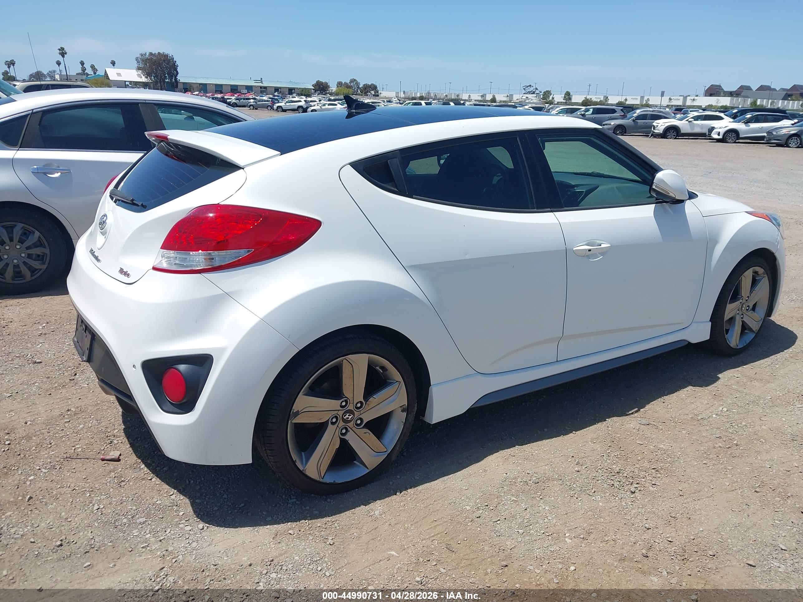 HYUNDAI VELOSTER image 4