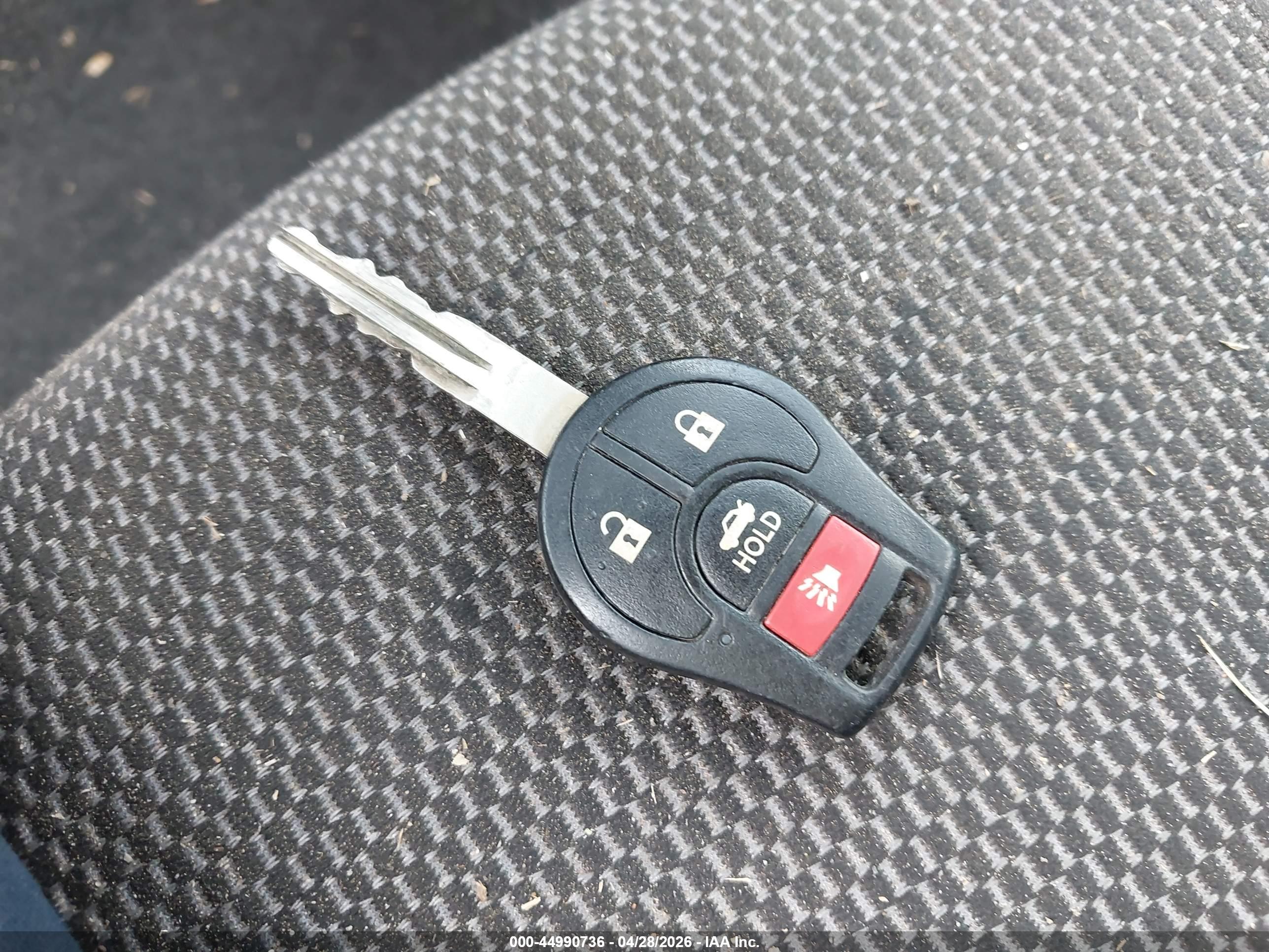 NISSAN VERSA image 11