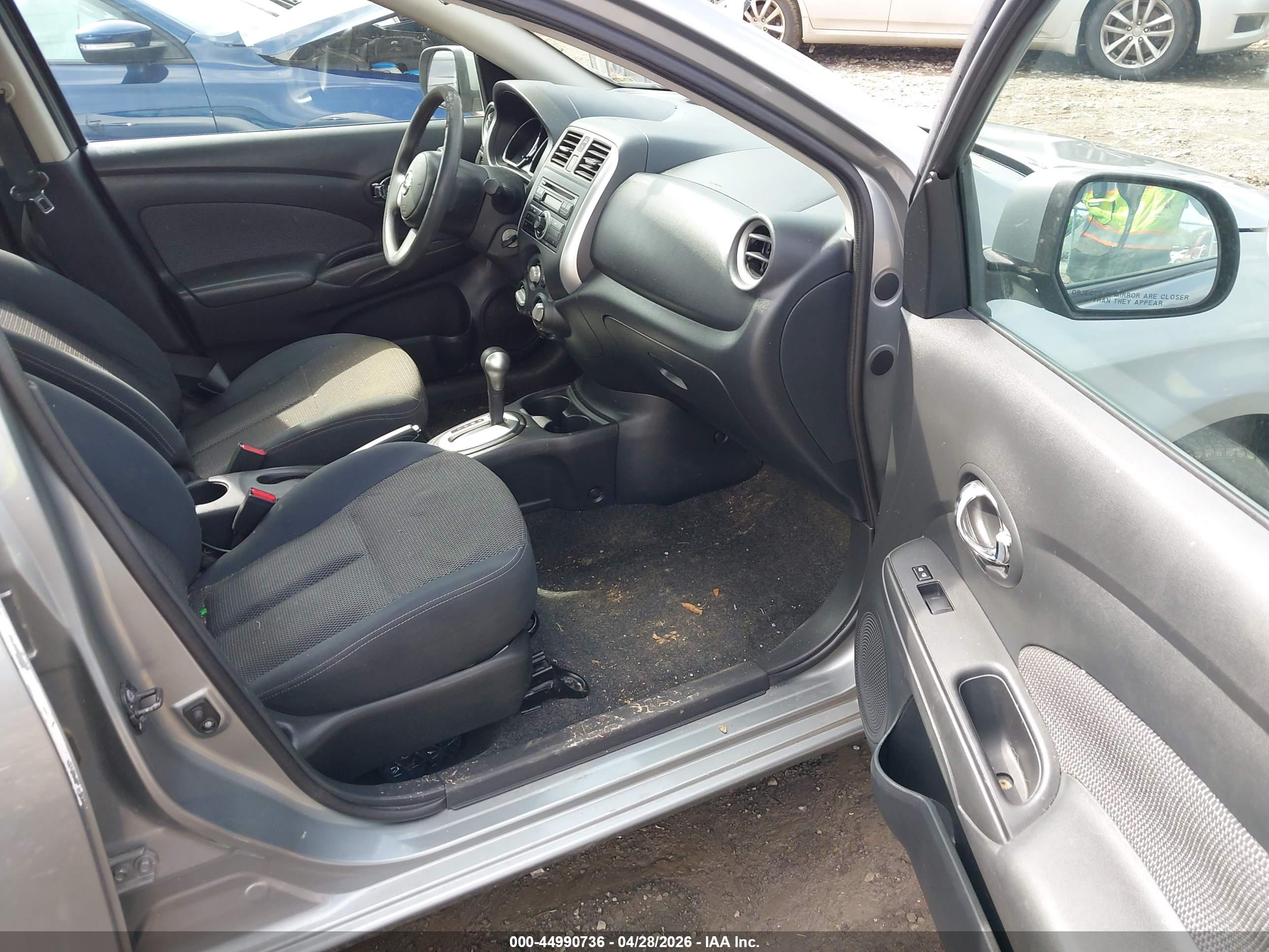 NISSAN VERSA image 5