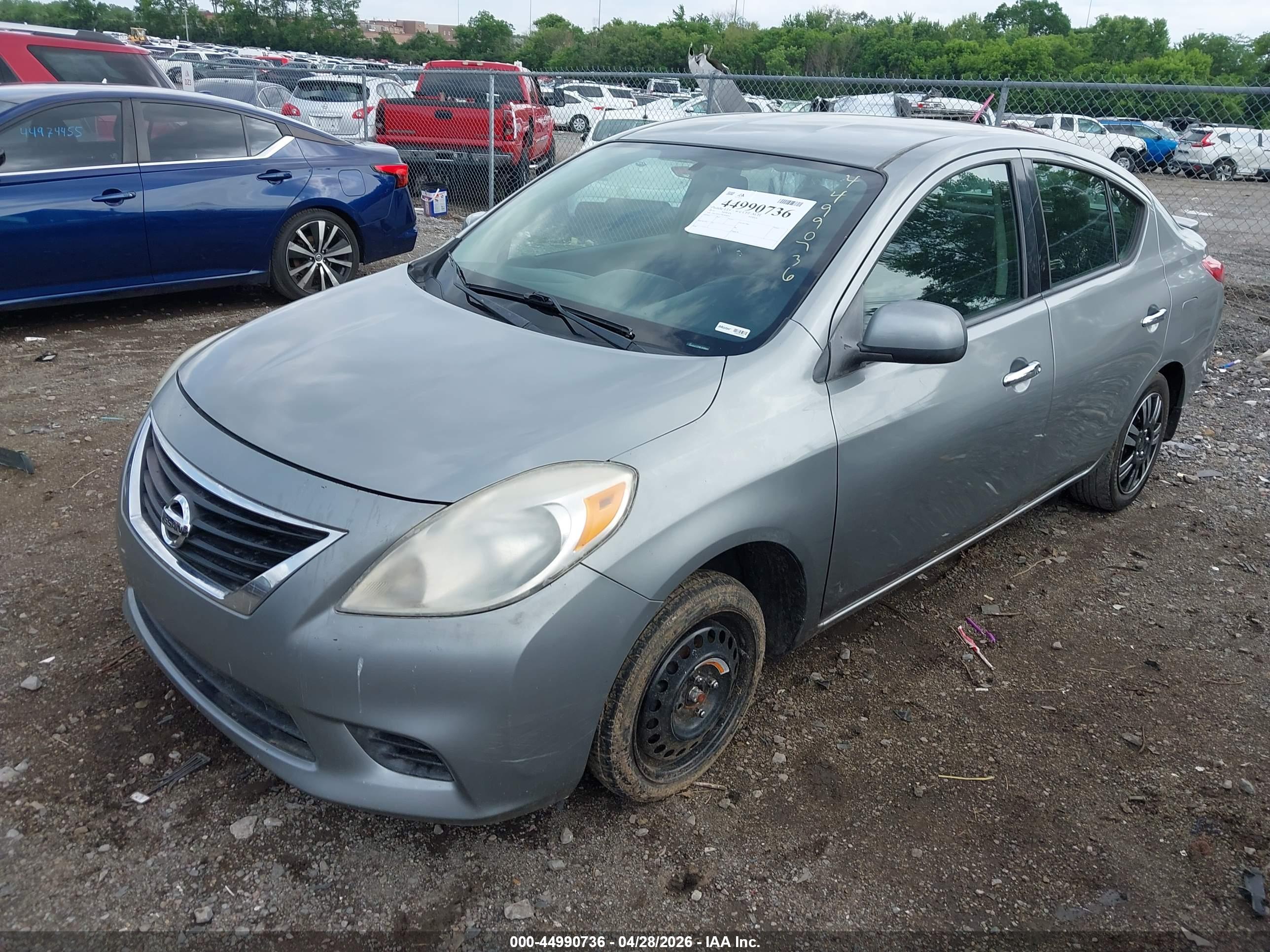 NISSAN VERSA image 6
