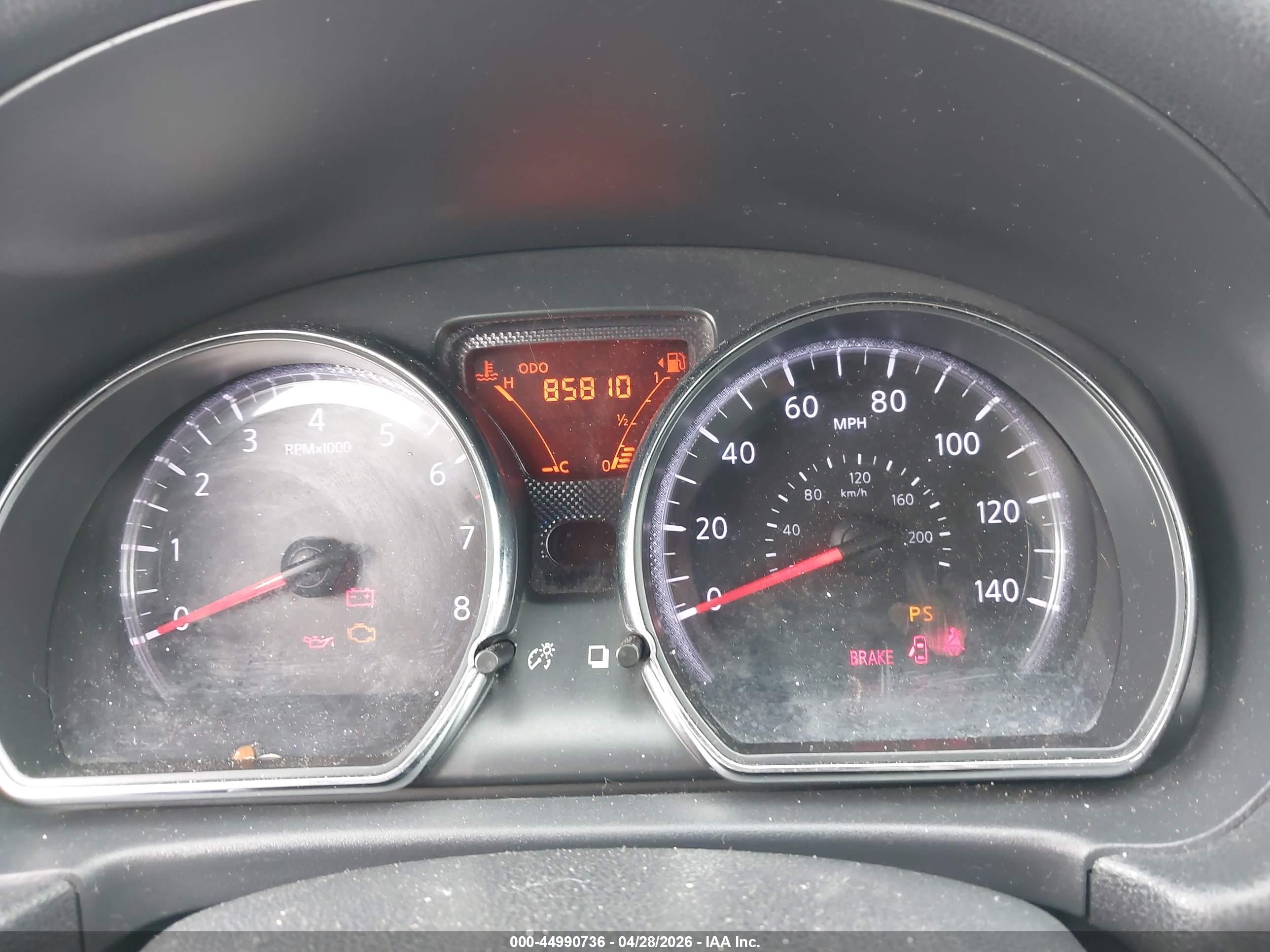 NISSAN VERSA image 7
