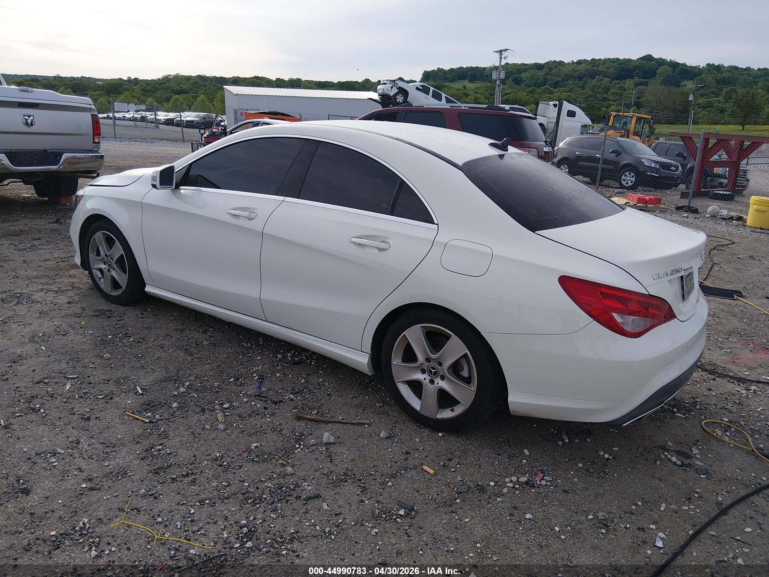 MERCEDES-BENZ CLA image 3
