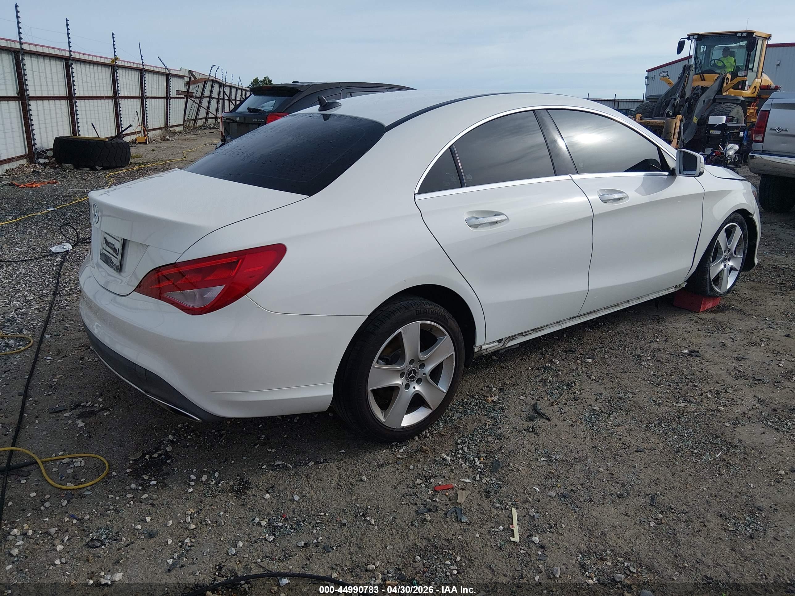 MERCEDES-BENZ CLA image 4