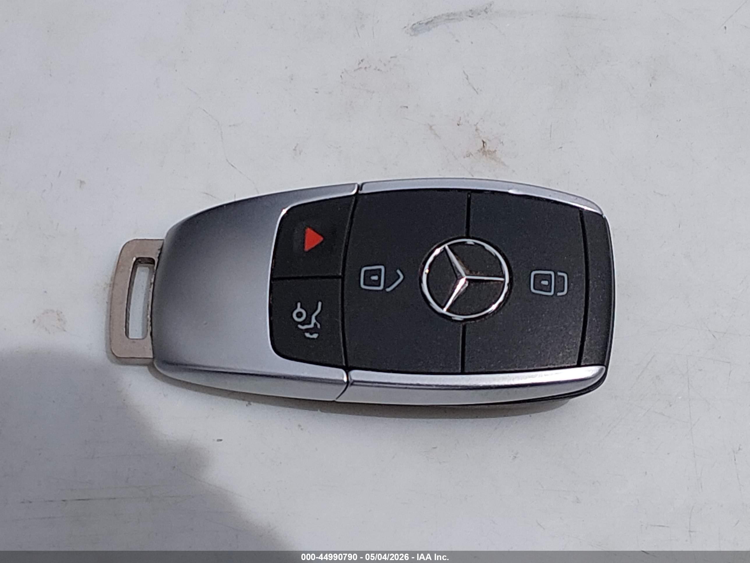 MERCEDES-BENZ GLC image 11