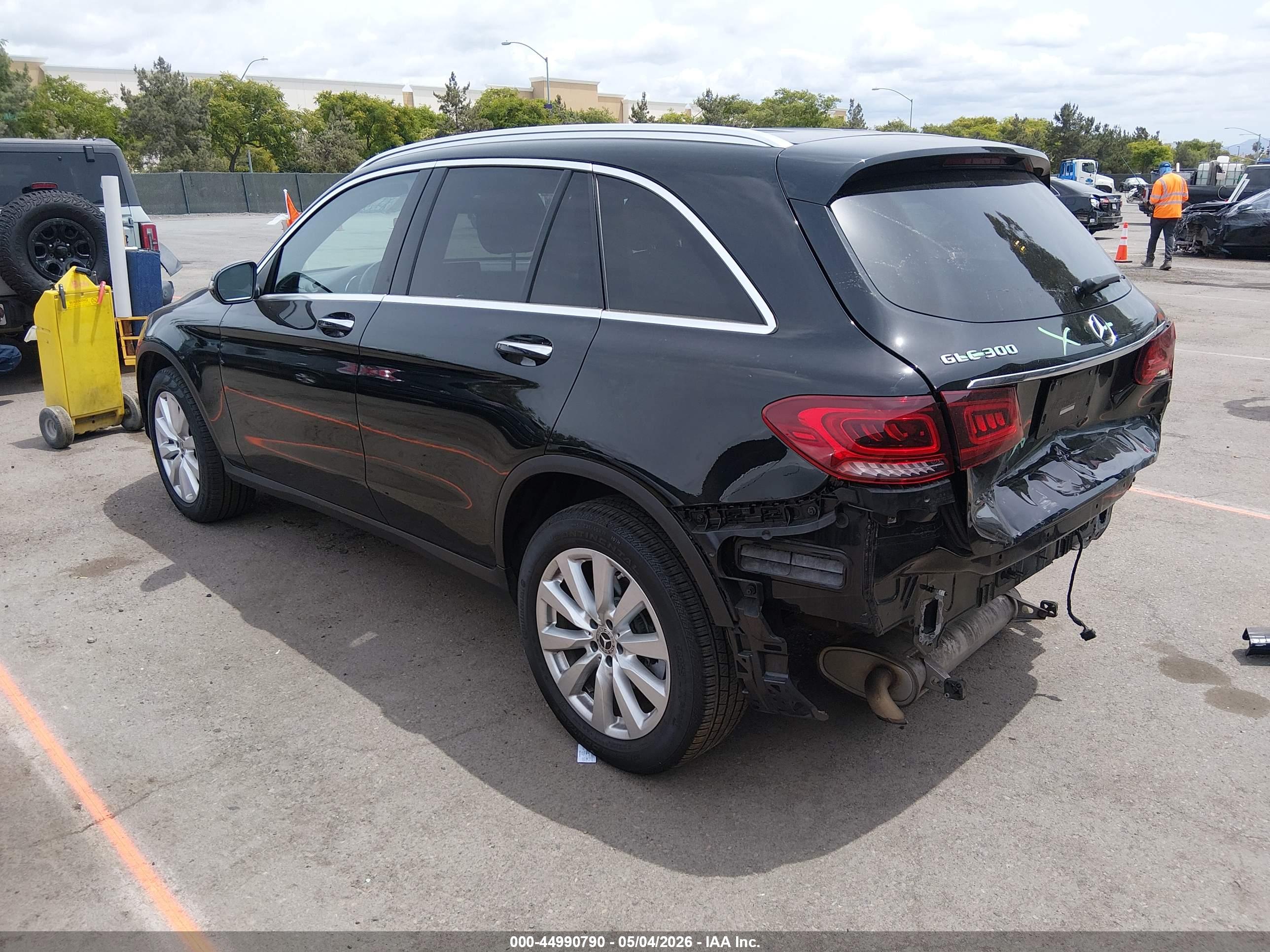 MERCEDES-BENZ GLC image 3