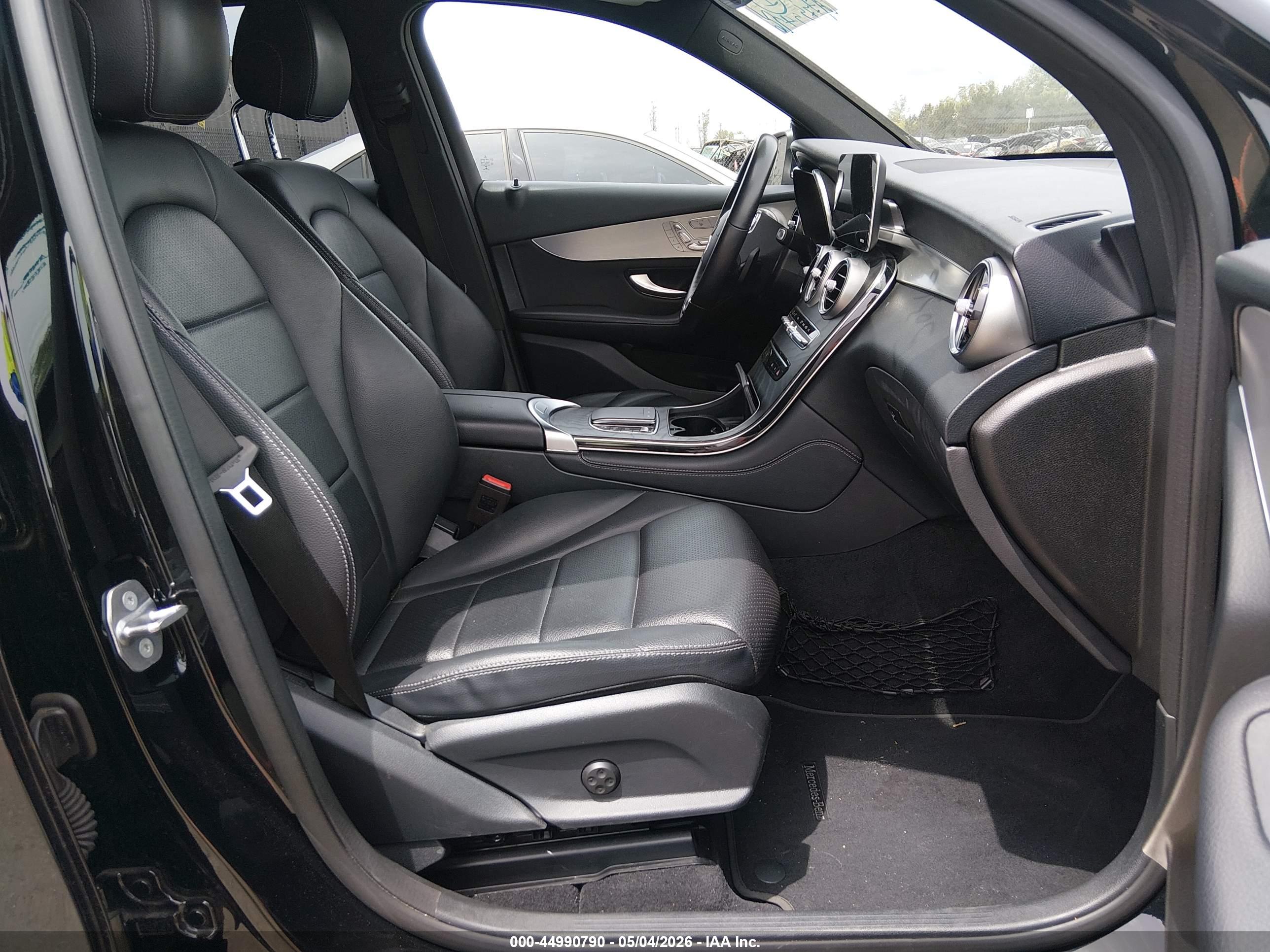 MERCEDES-BENZ GLC image 5