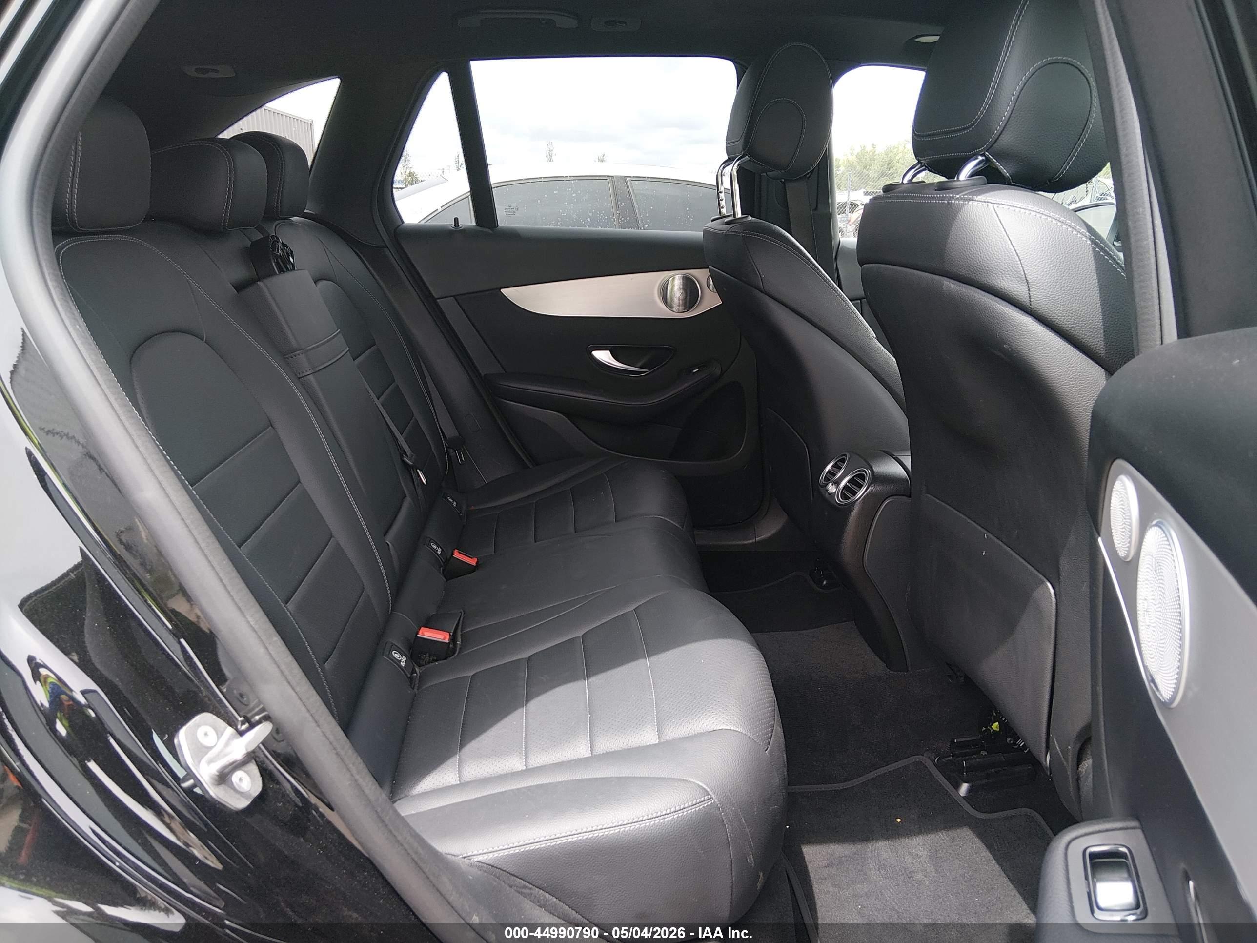 MERCEDES-BENZ GLC image 8