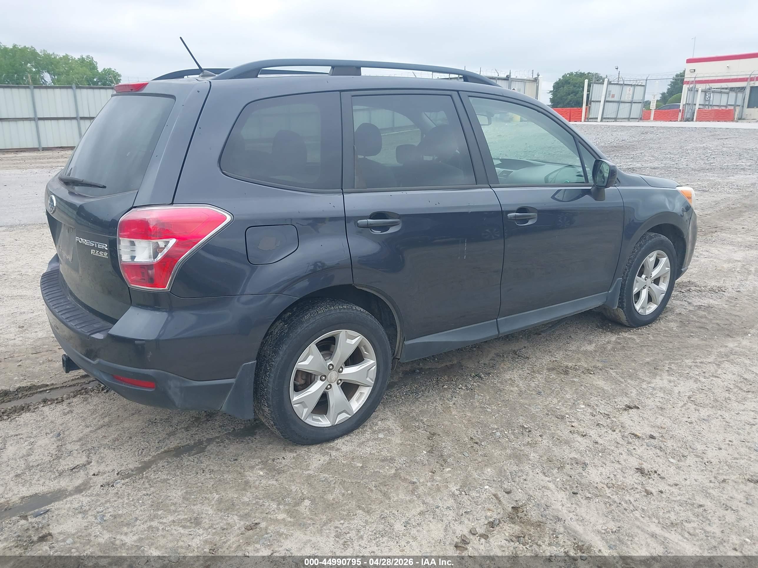 SUBARU FORESTER image 4