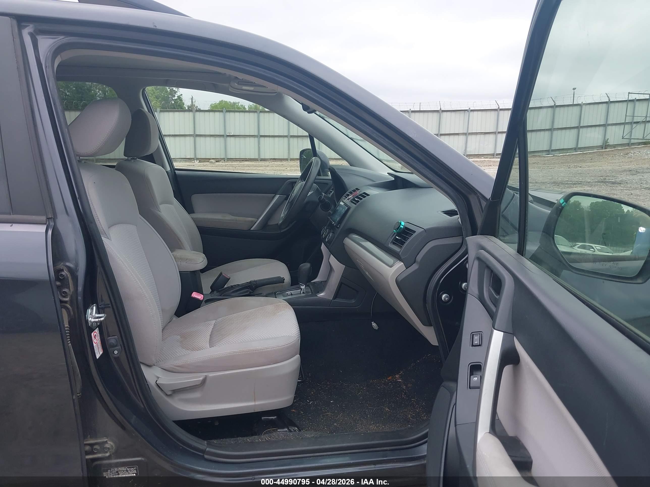 SUBARU FORESTER image 5