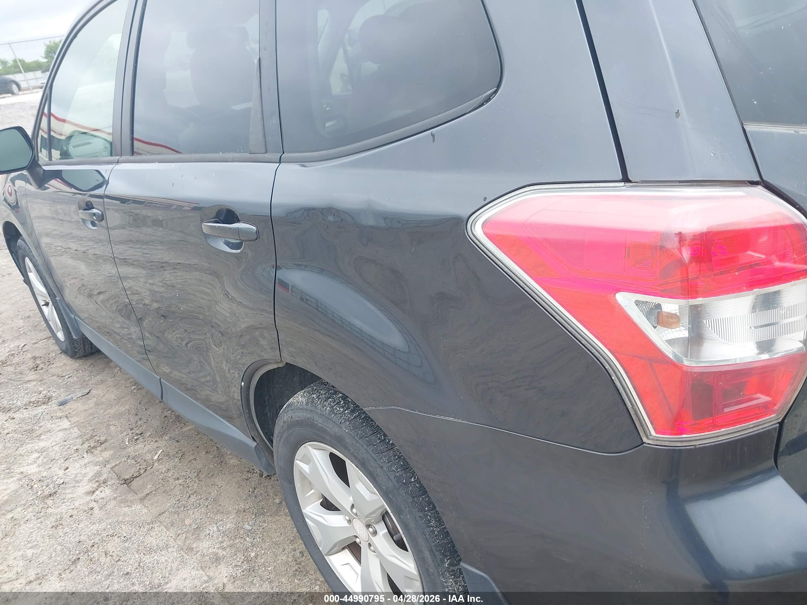 SUBARU FORESTER image 6