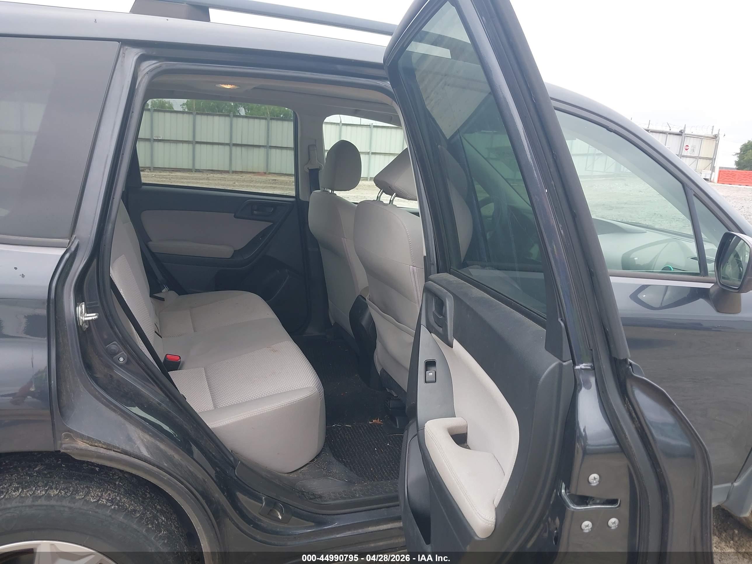 SUBARU FORESTER image 8